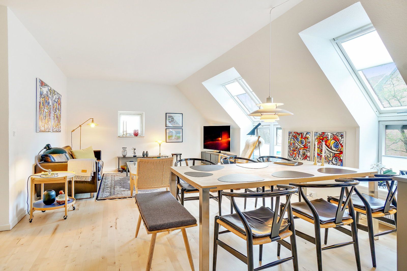 Lys og moderne 3-værelses på 90 m2 med stilrent køkken, tagvinduer og attraktive fællesfaciliteter