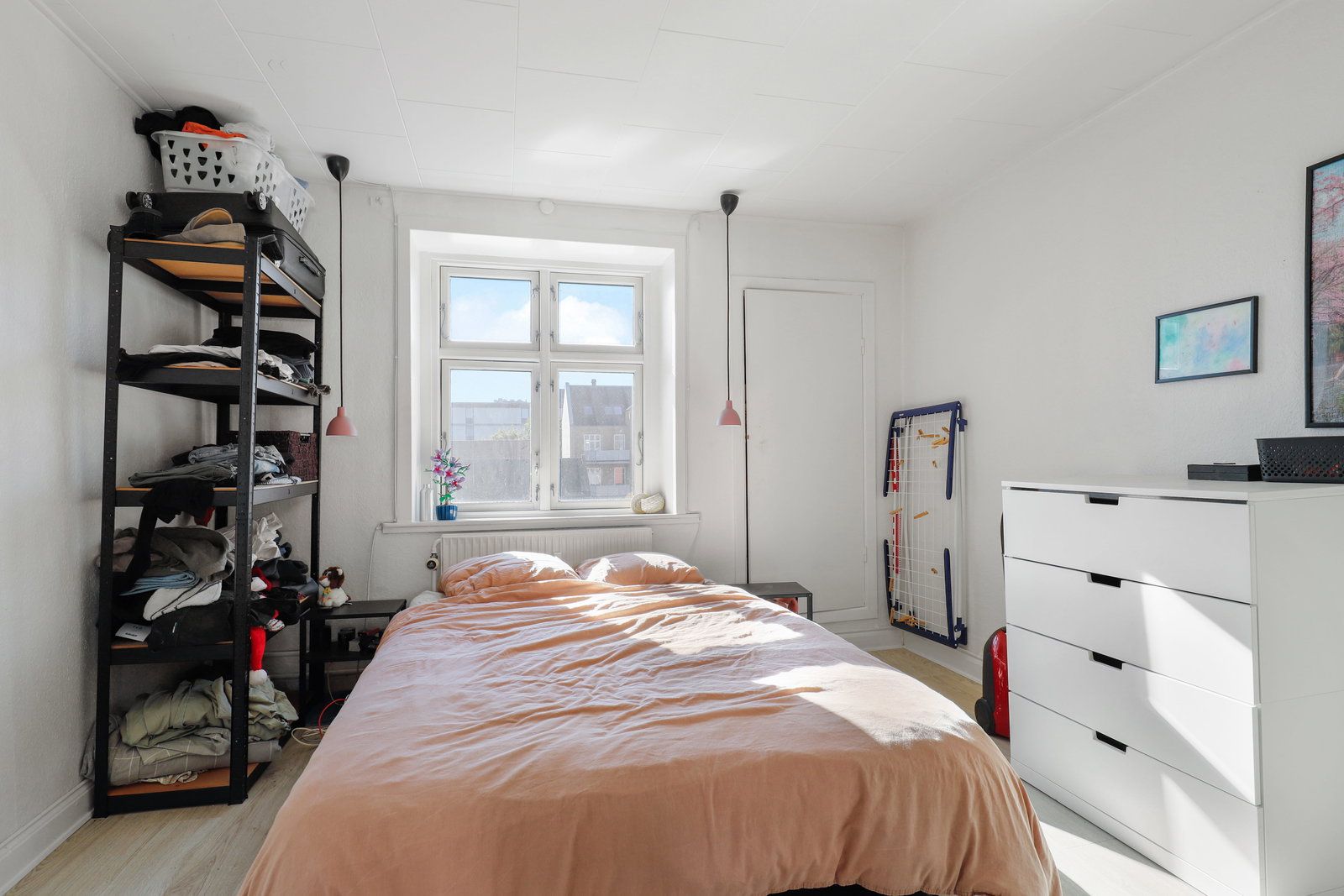 Lys 2-værelses med separat køkken og moderne bad – 60 m2