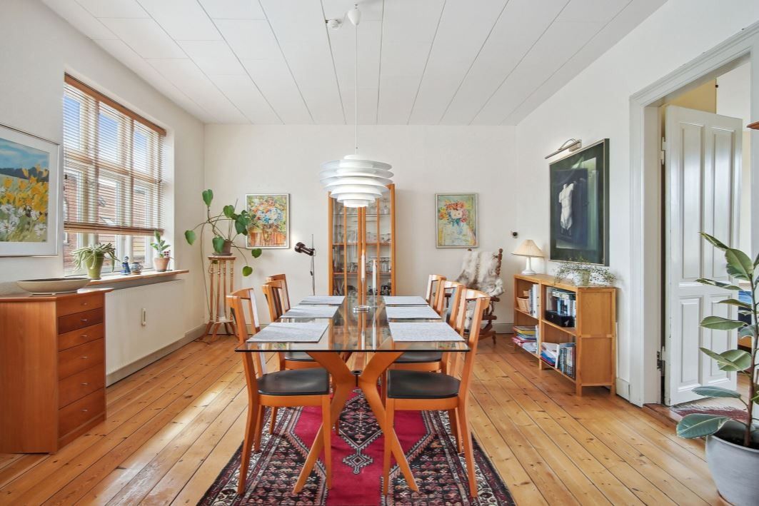 Lys 3-værelses lejlighed på 100 m² midt i Fuglebjerg
