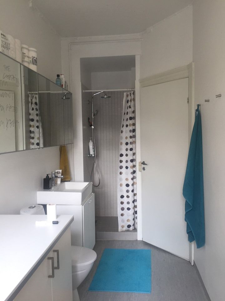 Cosy and quiet room in spacious apartment near Værnedamsvej 