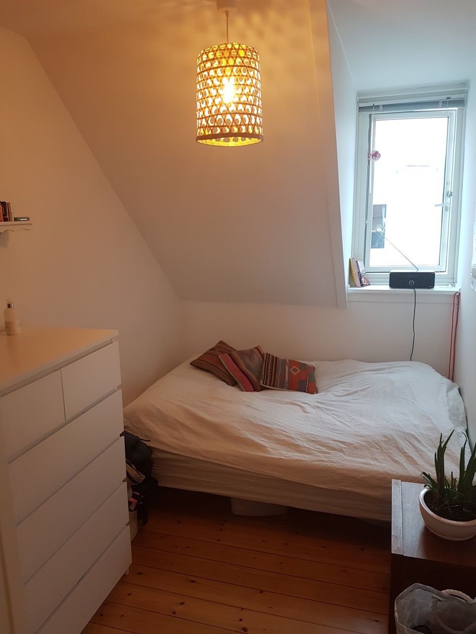 Perfect room ready to move in from 1. July for female 25-35 in shared flat