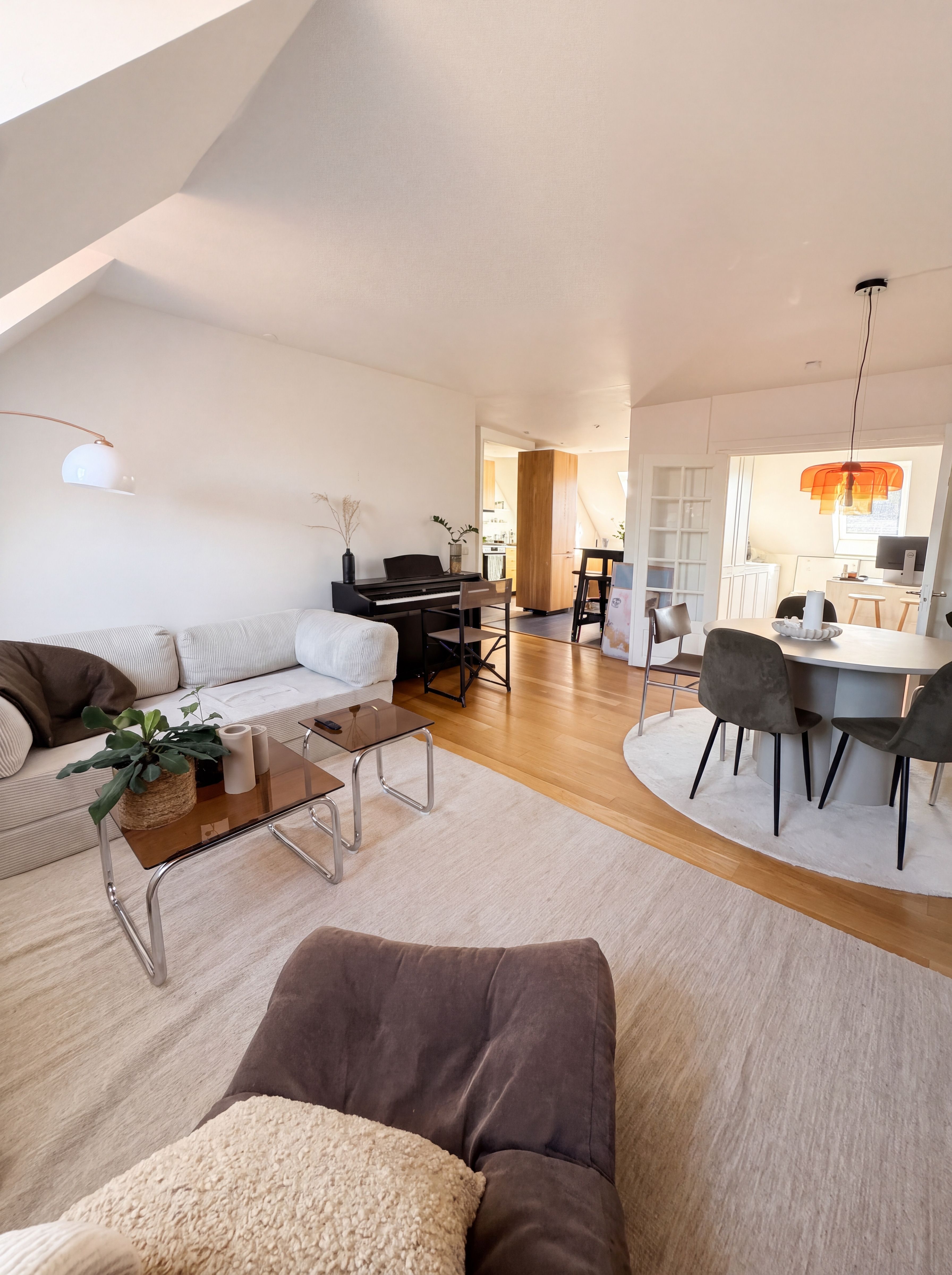 🏡 Alt inkl. 18.000 kr: Lys, møbleret 3-vær. på rolige Østerbro, ledig 14/10