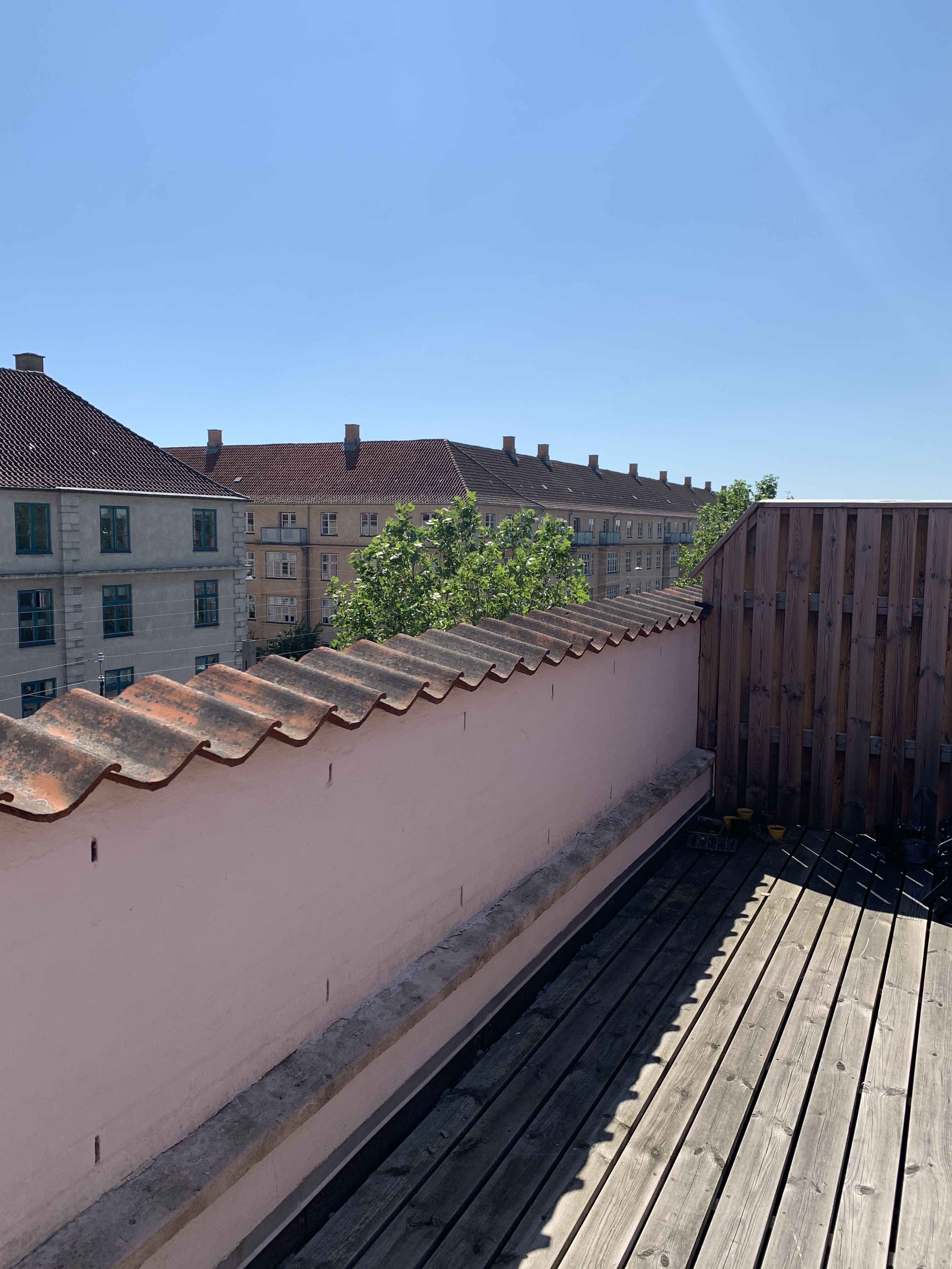 Furnished - 2 floors - roof top balcony