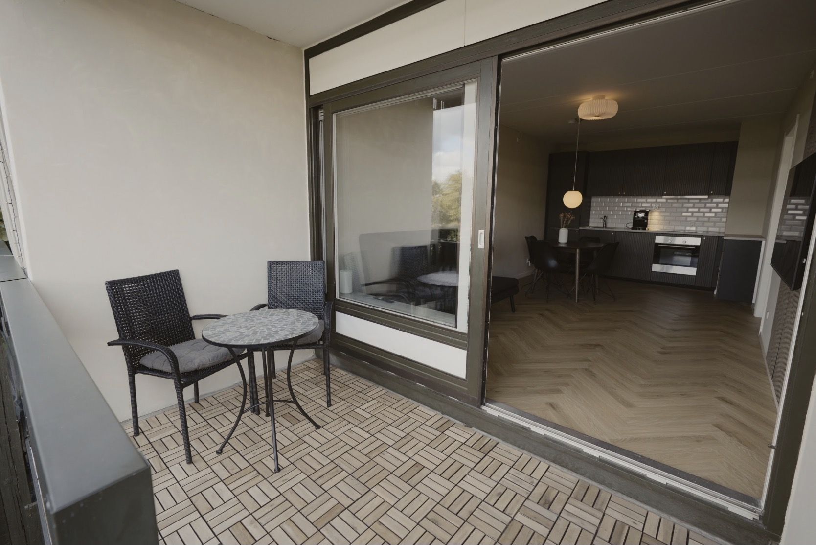 Fin lejlighed med lukket have, terrasse og parkeringsplads i Egå