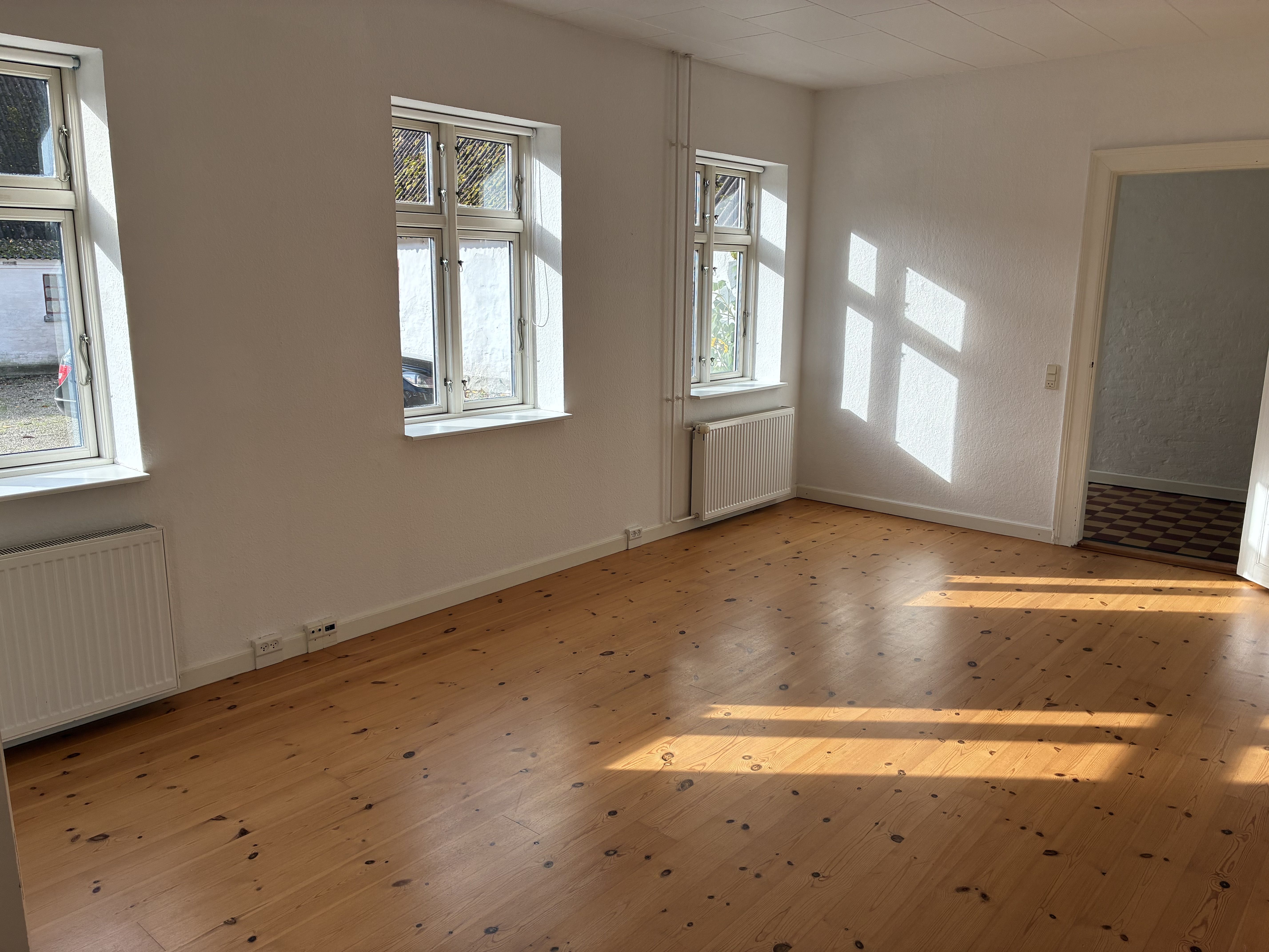 Udlejning af rummeligt landhus med charme, have og fredelige omgivelser nær Sorø