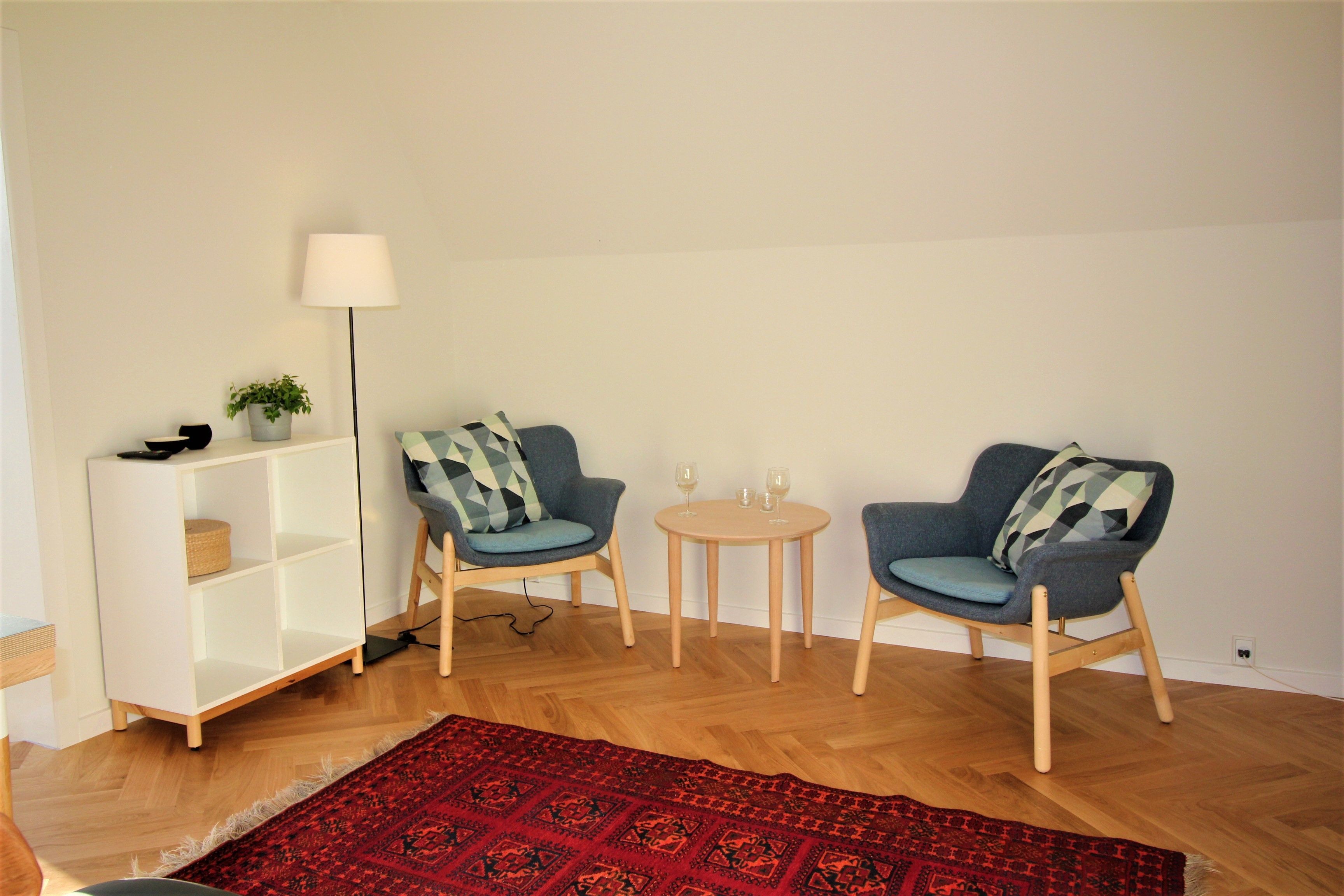 Dejligt møbleret værelse i villa - Odense C
