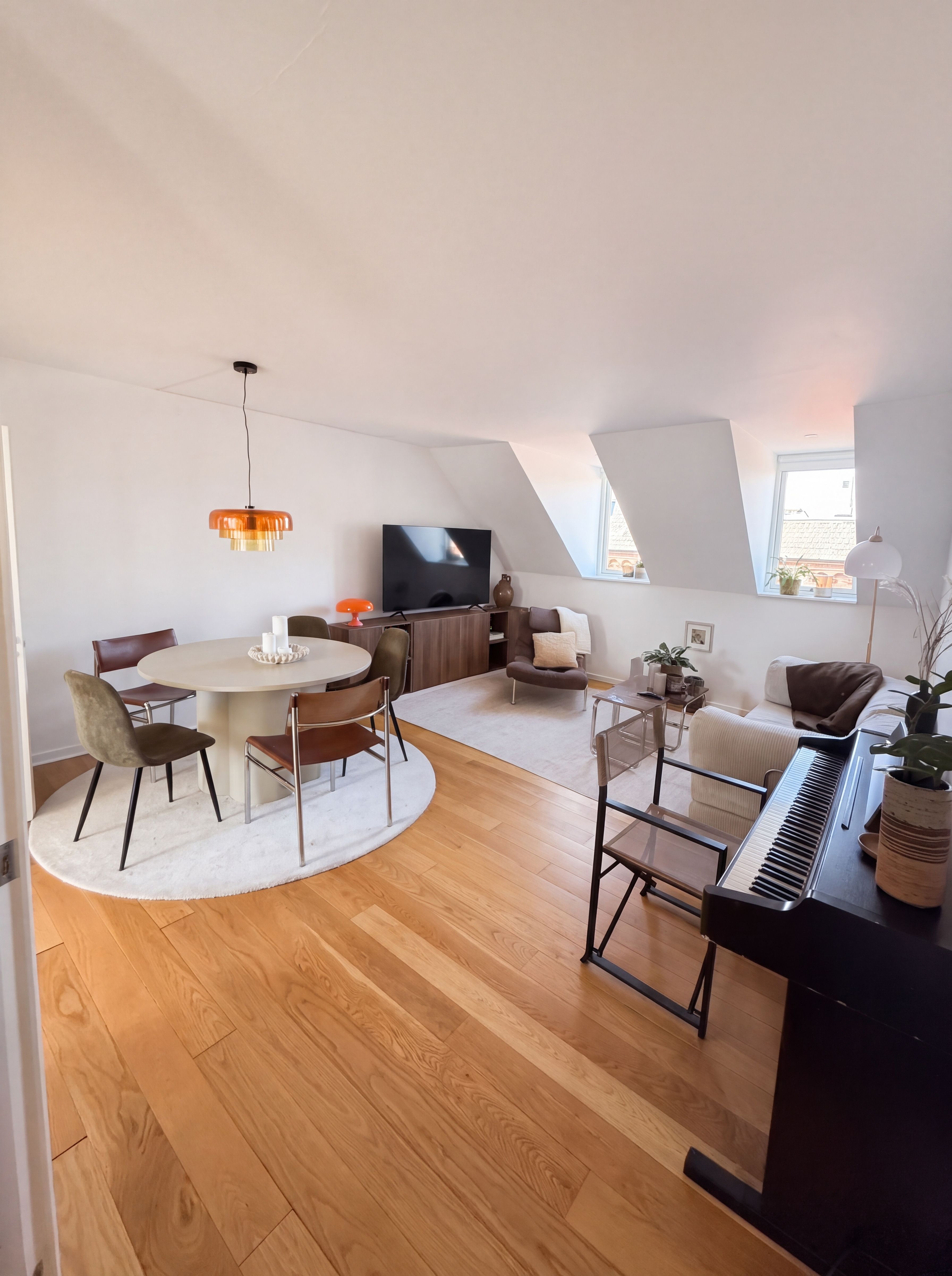 🏡 Alt inkl. 18.000 kr: Lys, møbleret 3-vær. på rolige Østerbro, ledig 14/10