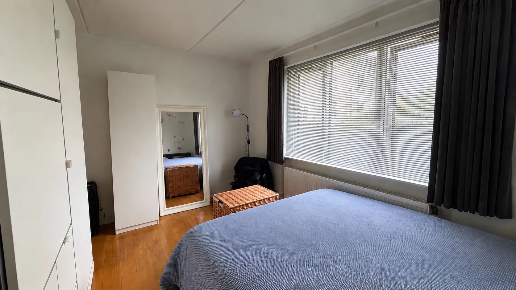 Skøn lejlighed i Hellerup med solrig og ugeneret terrasse