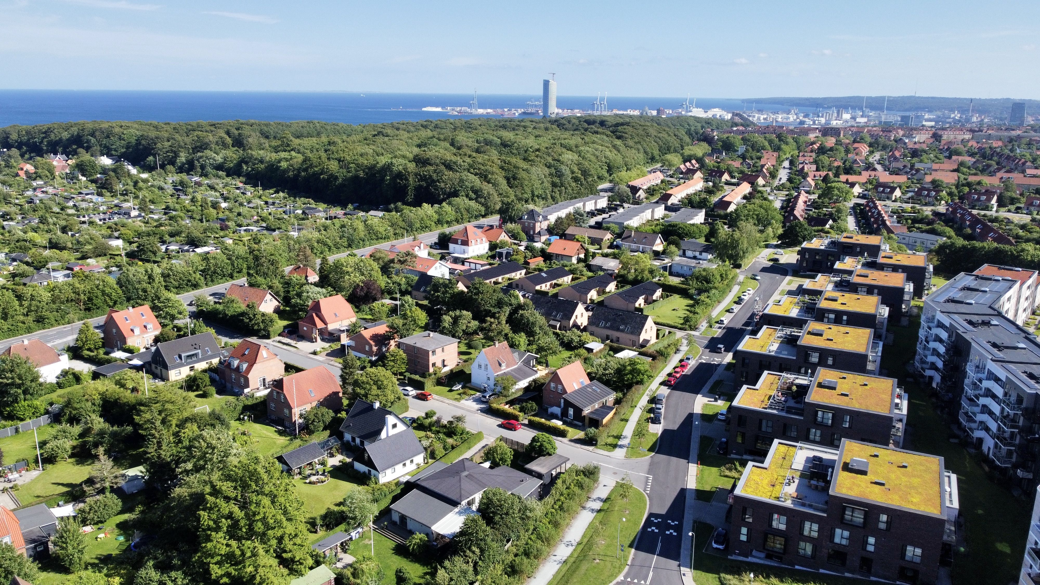 Stor 3-værelses med tagterrasse og altan