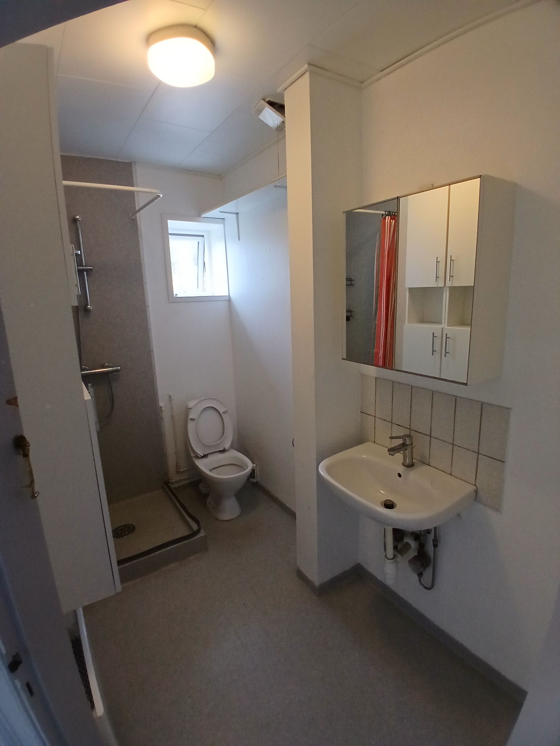 135 m² og fem rum på to etager – Kongebrogade 