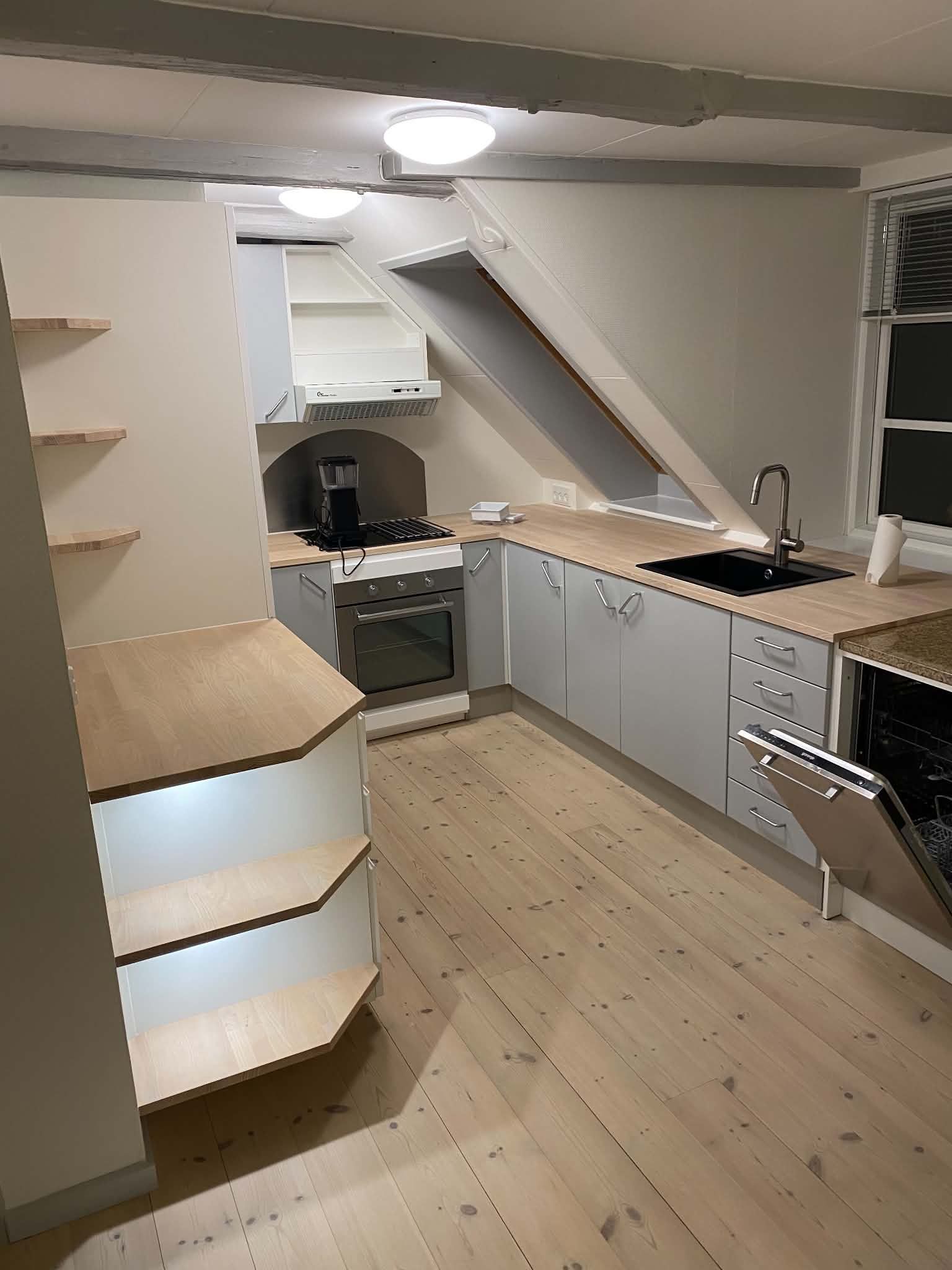 Charmerende lejlighed med loft til kip og hems