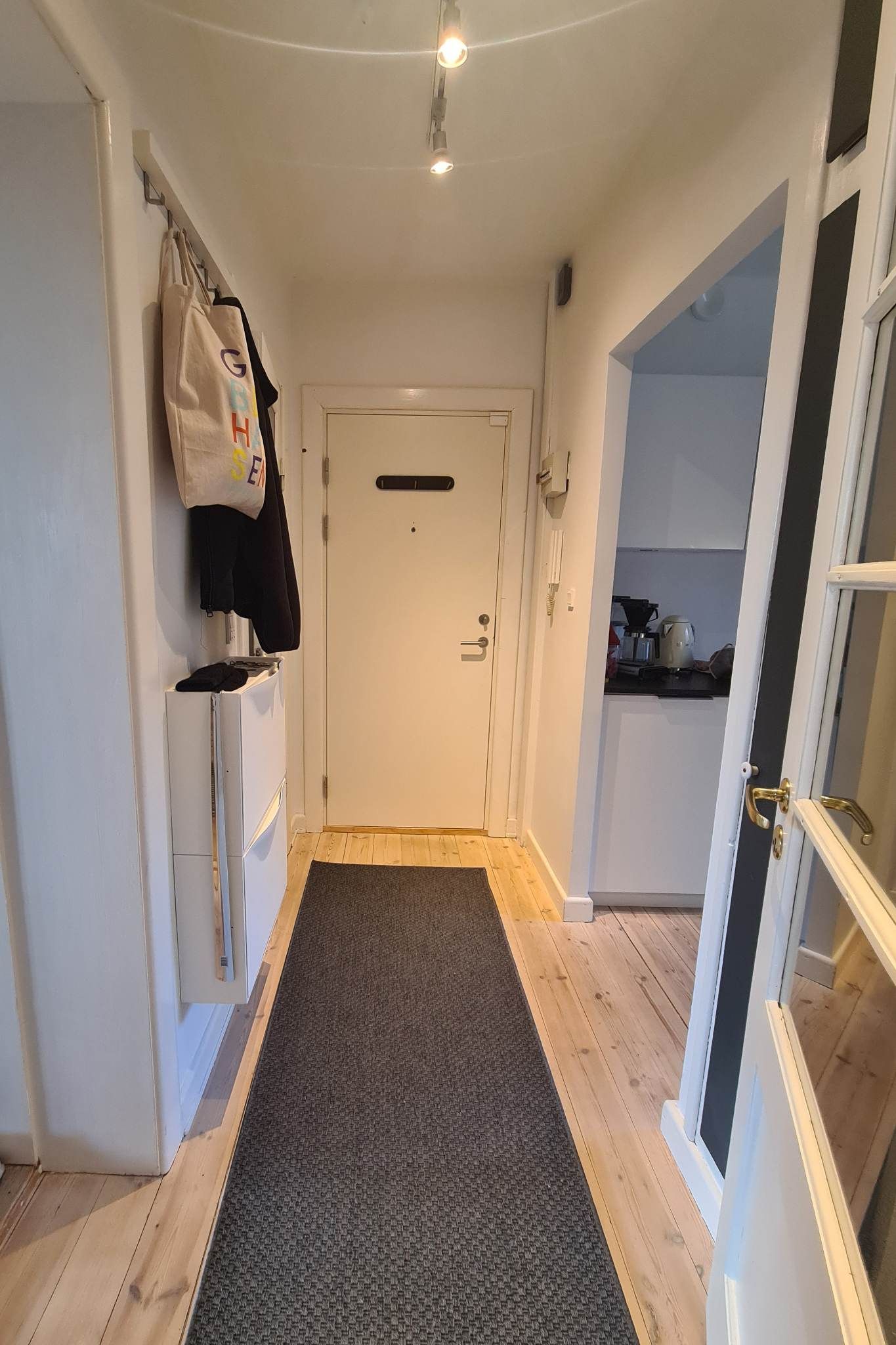 Nyrenoveret 3. vær. lejlighed med altan/parkering