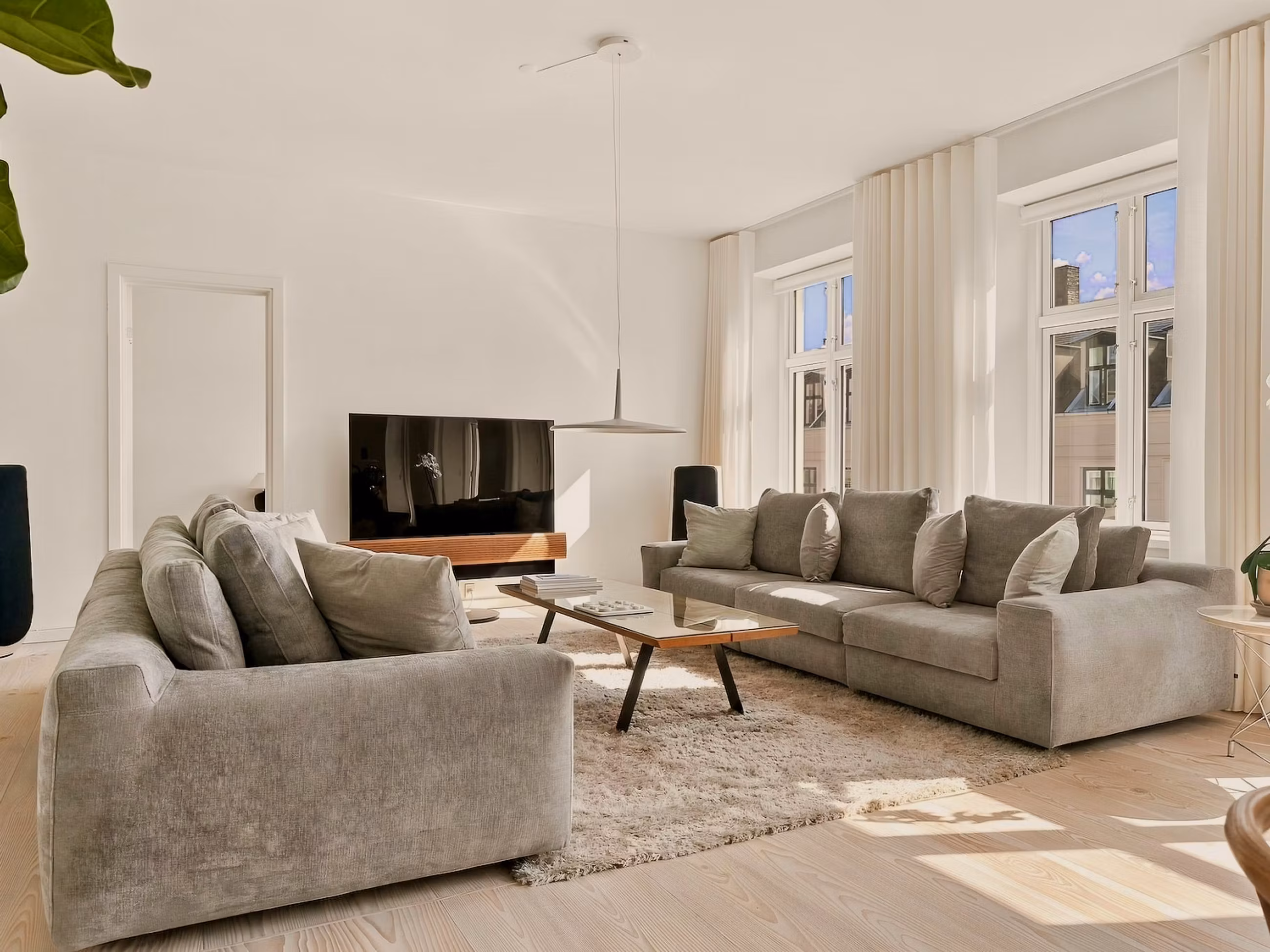 Midt i byen, helt stille: herskabslejlighed på 188 m² i Gammelholm