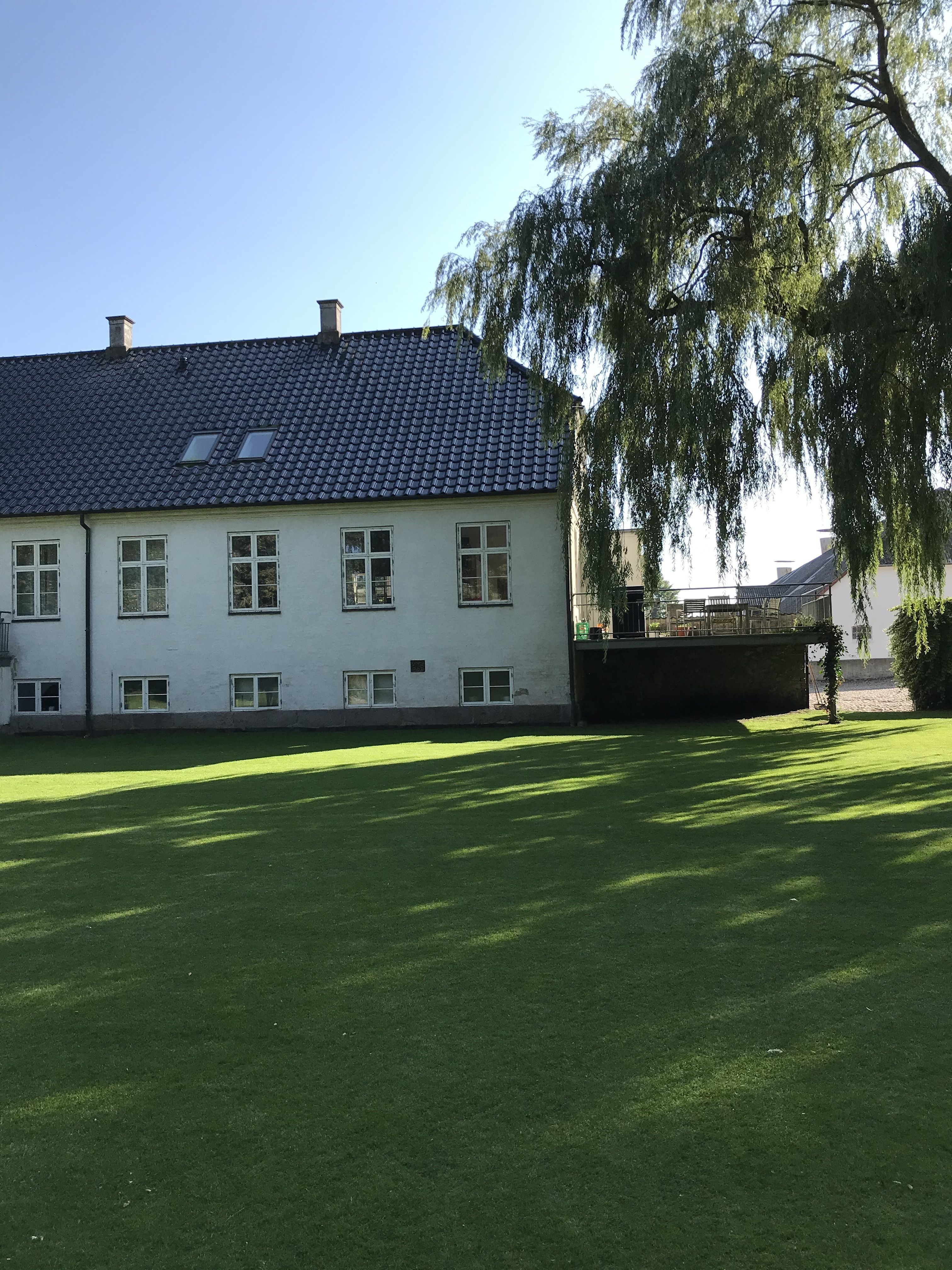 Unik beliggenhed på Herregård i naturskønne omgivelser