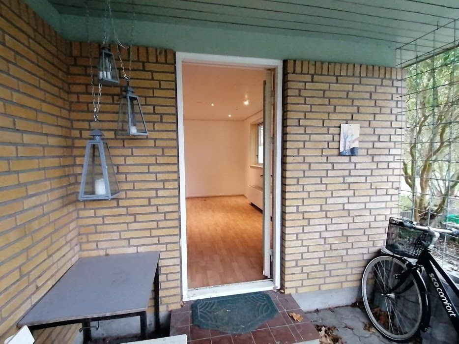 1 værelse  og 1 køkken til 1 person       One person only !