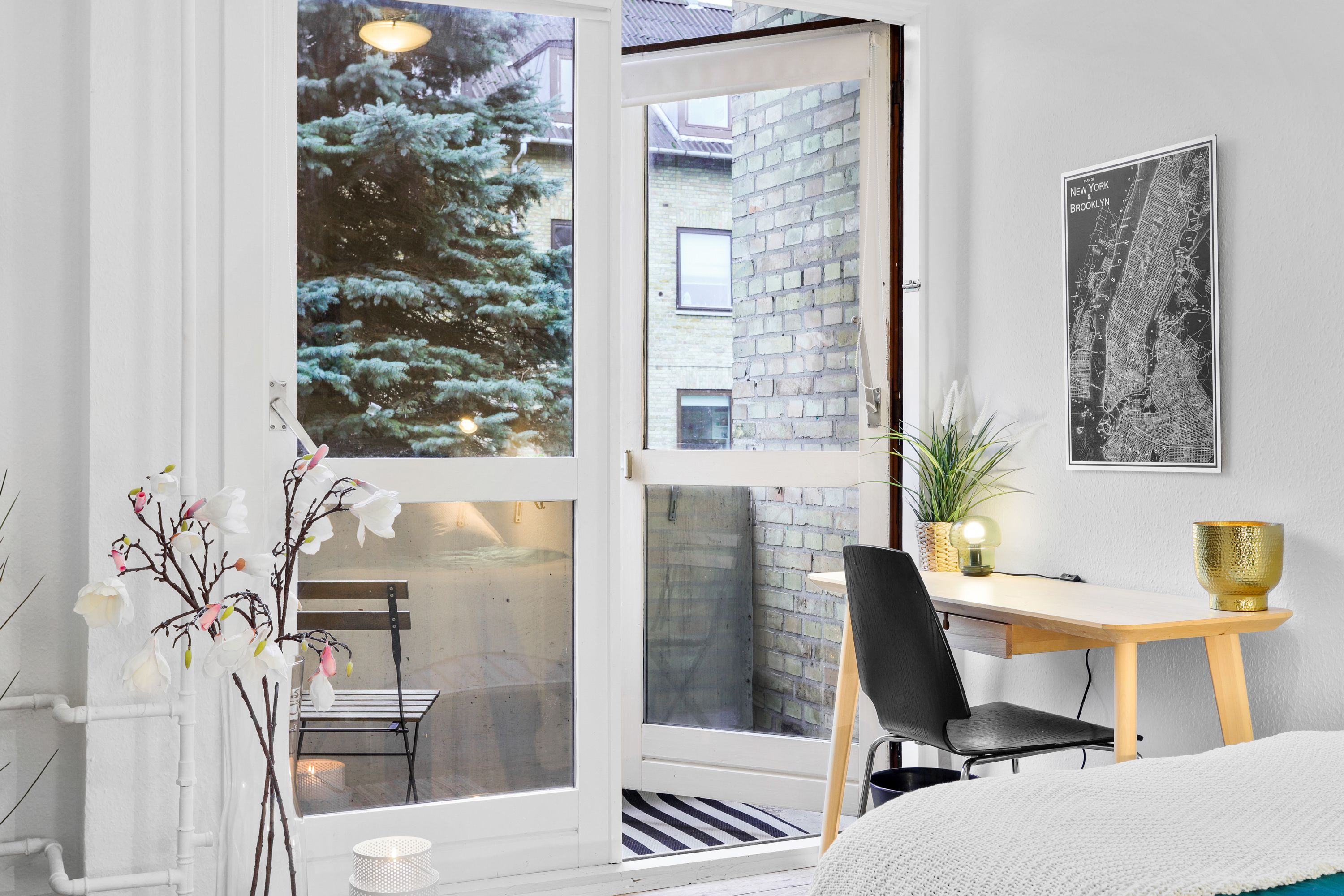 Bedroom with private balcony ! Close to the city center