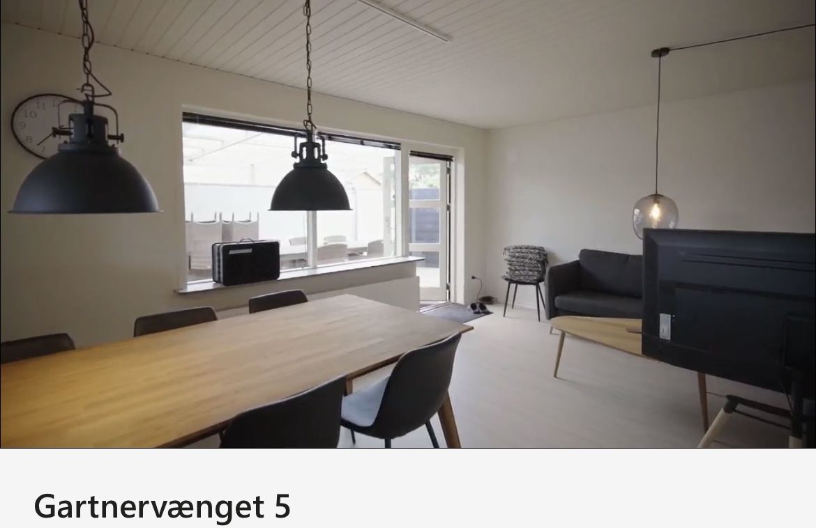 Pænt renoveret stilrent rækkehus i rolige omgivelser 