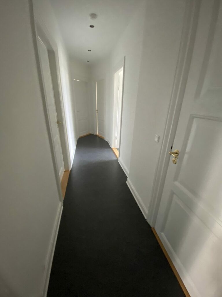 Lys og delevenlig 3-værelses på 89 m2 med fransk altan lige ved gågade og havnefront