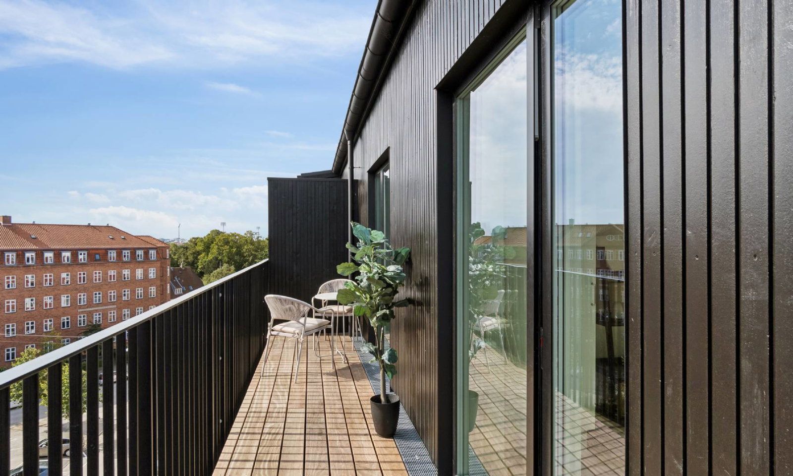Stor 2-værelses med tagterrasse