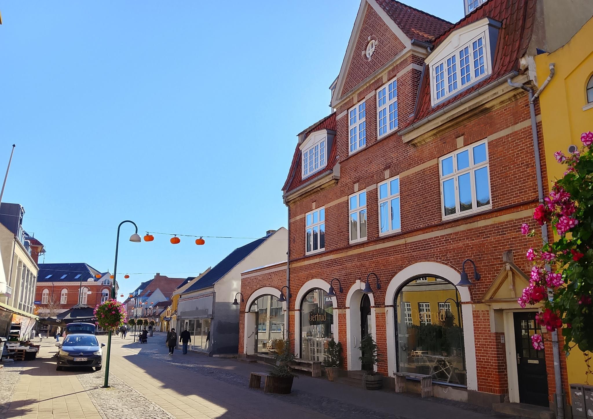 Skøn bolig på ”strøget” i downtown Frederikssund