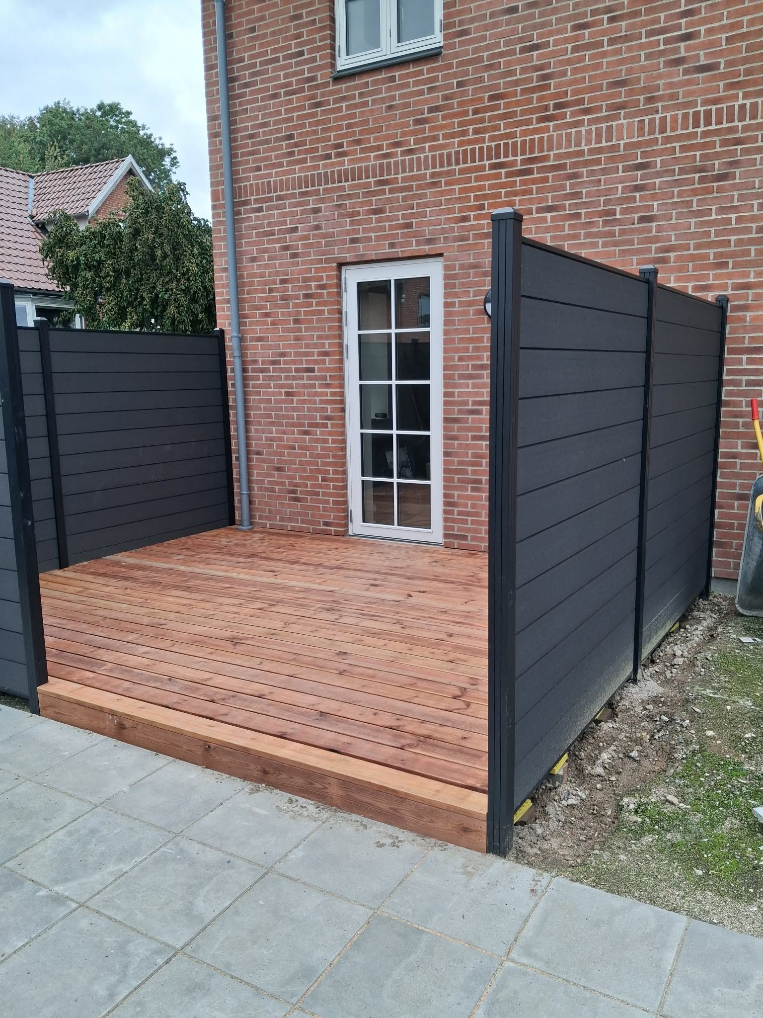 Gårslev, tæt på brugsen nyopført dobbelt hus. 