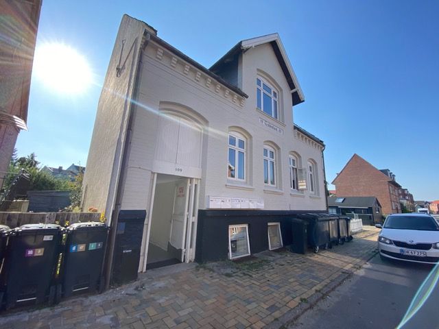 Lys og rummelig 1-værelses lejlighed på 49m2  centralt i Odense C