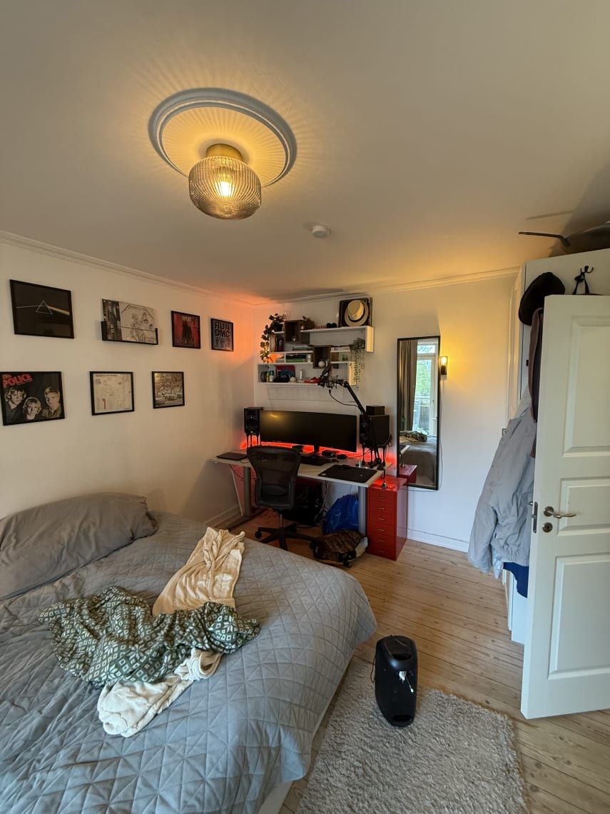 Furnished apartment with balcony, full kitchen and bathroom – close to the Metro and S-Train