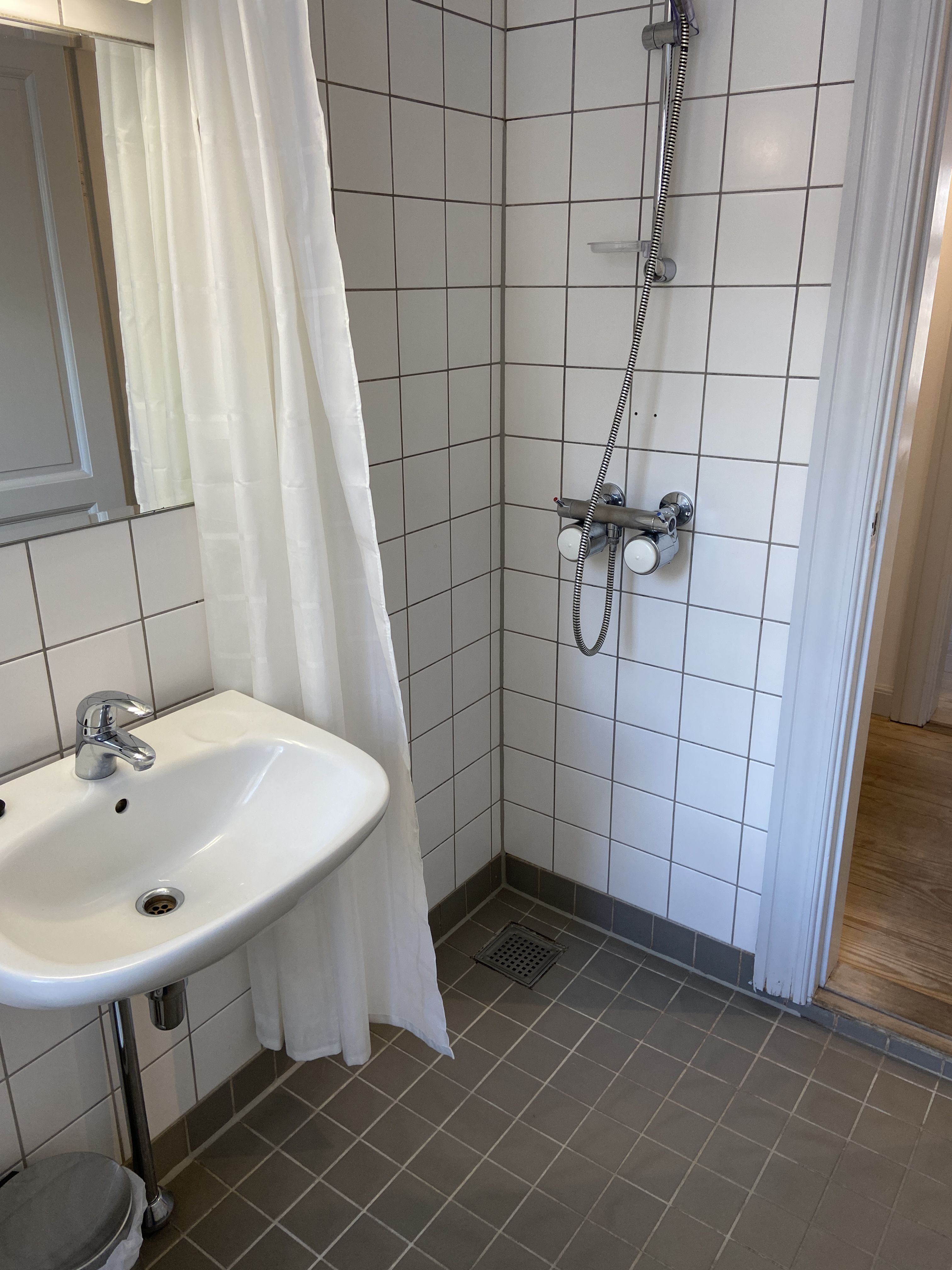 Can be rented 3-8 months  Fully furnished.