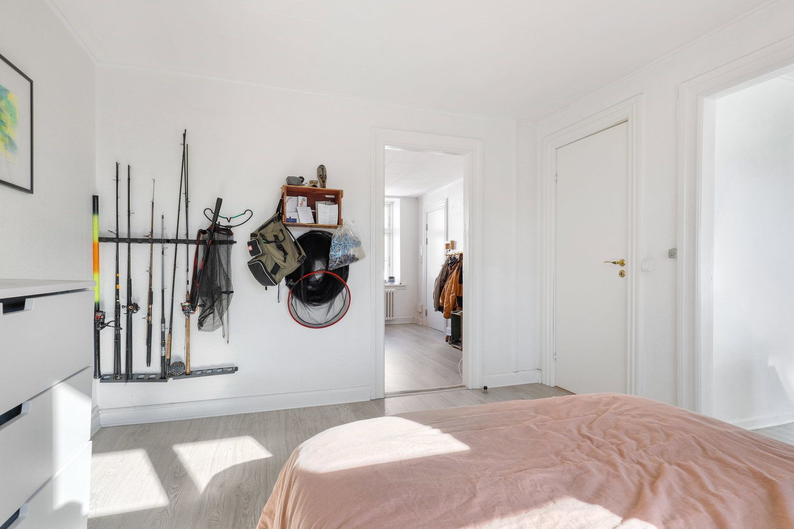 Lys 2-værelses med separat køkken og moderne bad – 60 m2