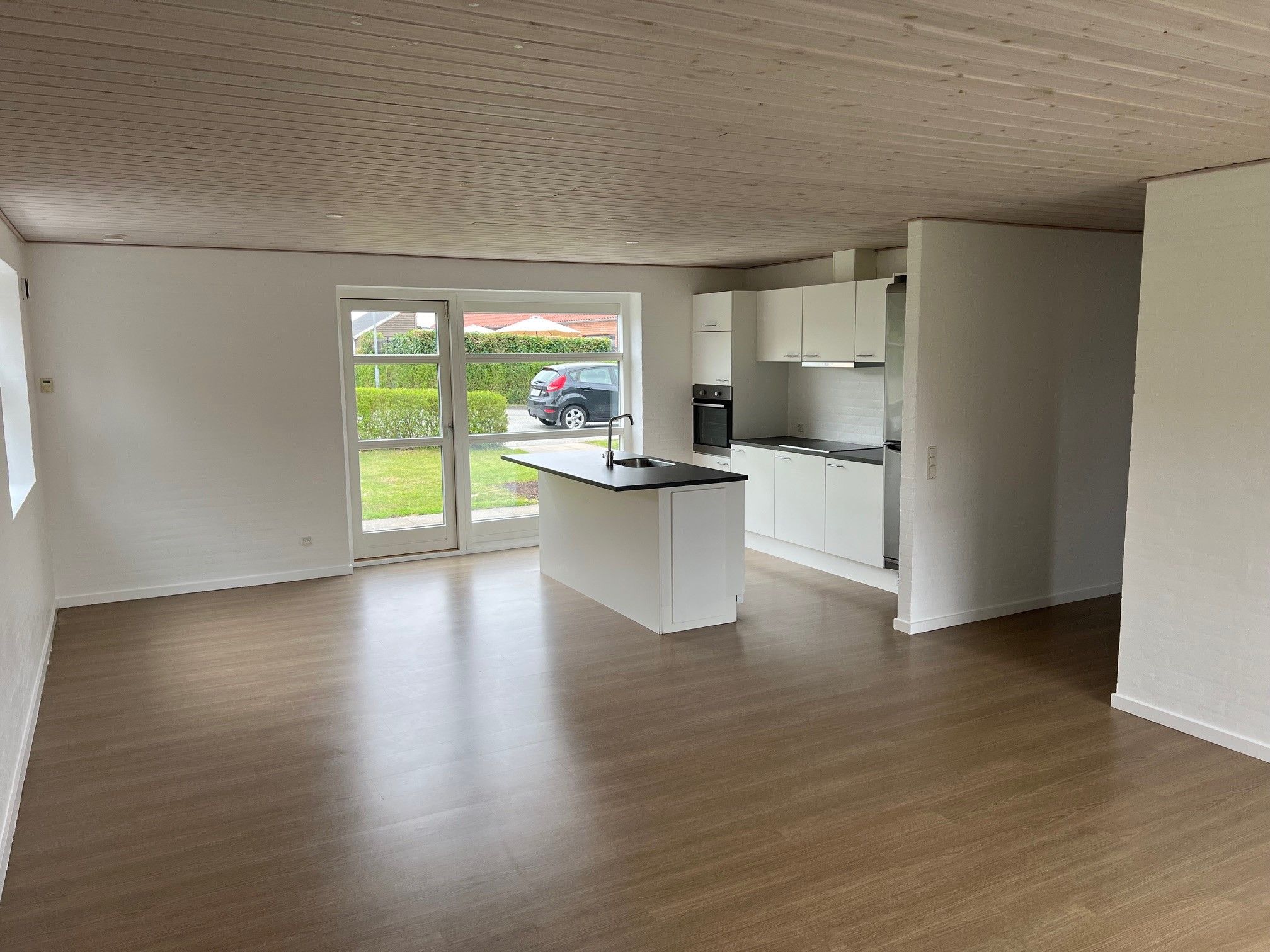 Rækkehus med have og parkering