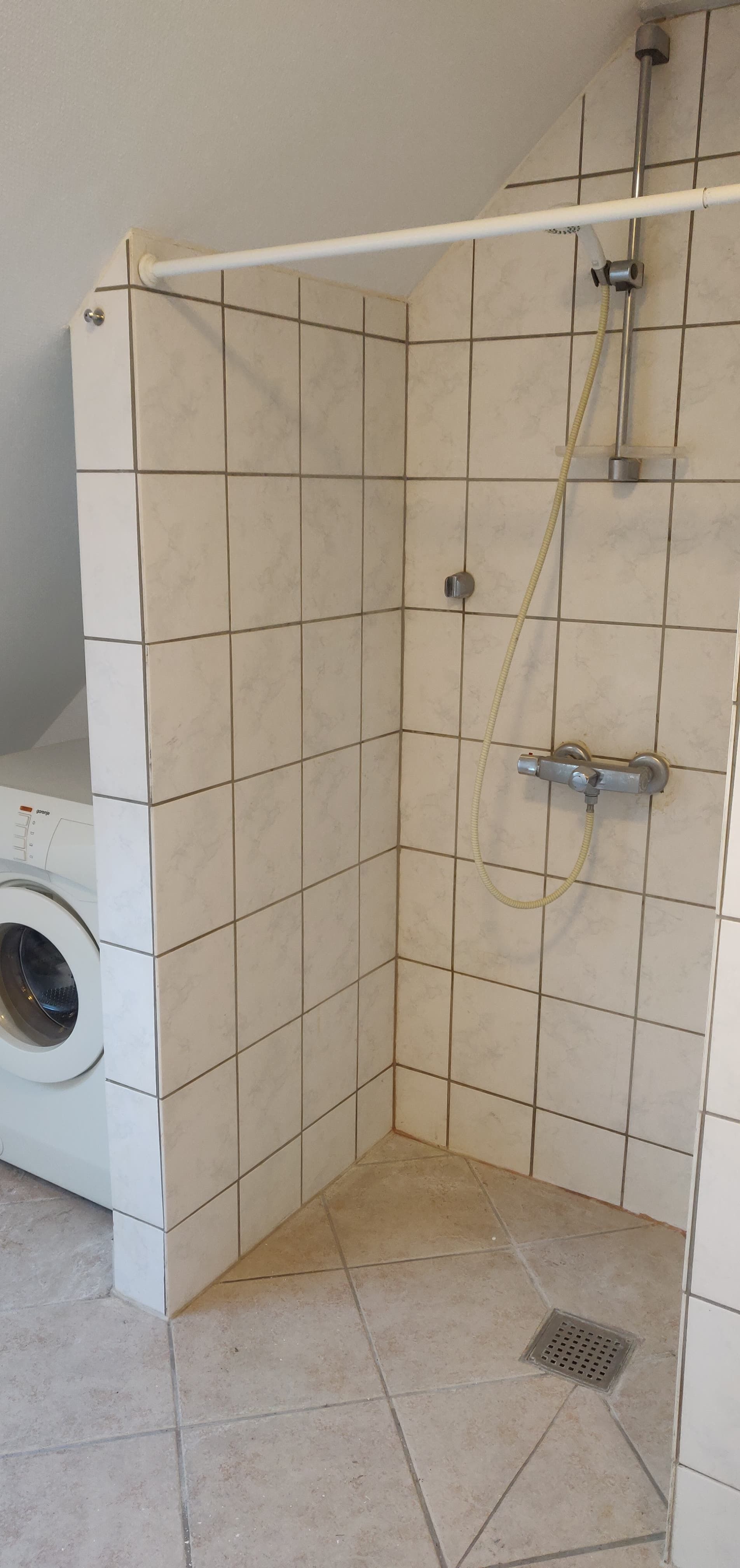 2. vær. med stor tagterrasse centralt i V. Hassing