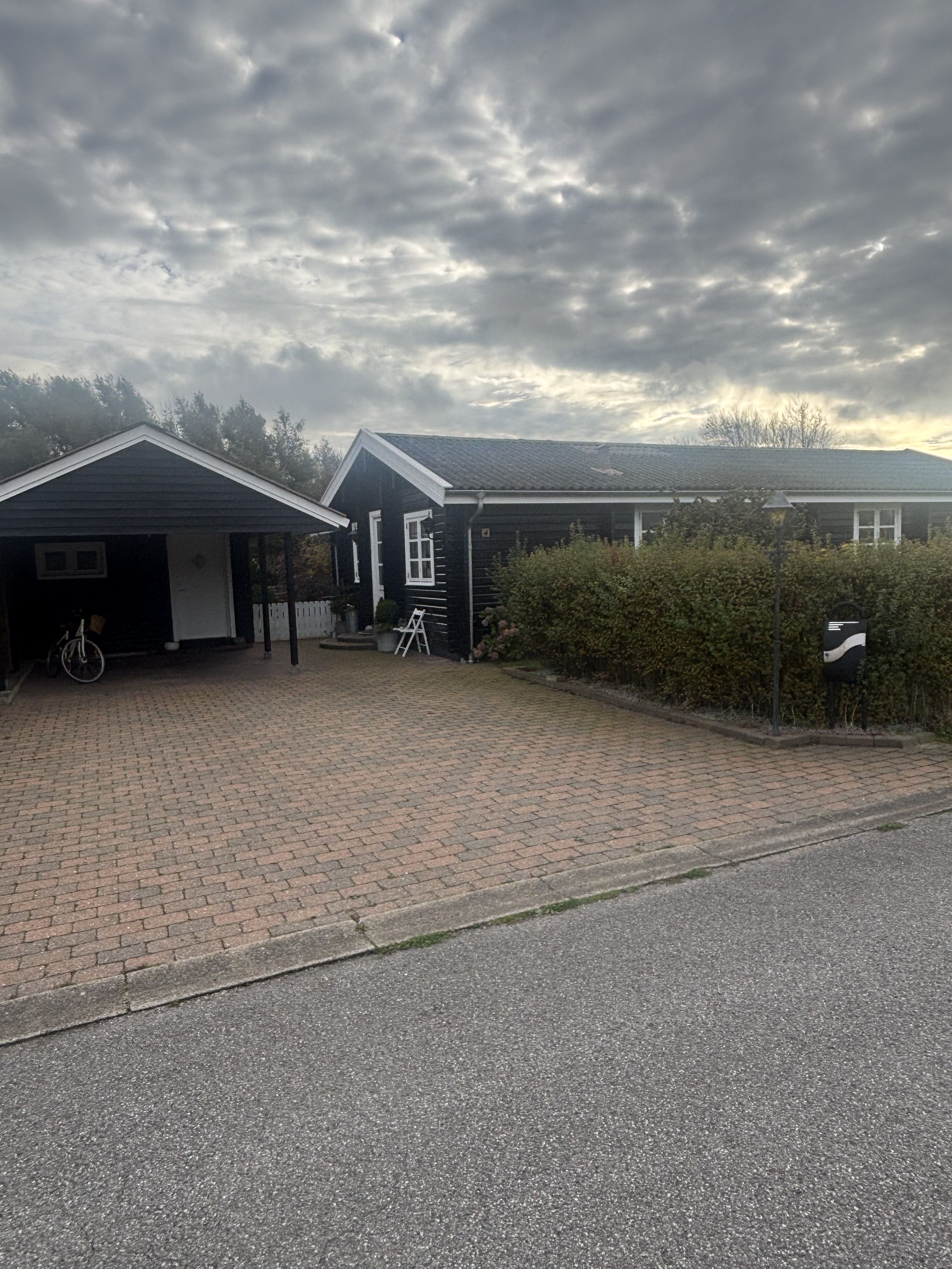 NYRENOVERET HUS PÅ 112 M² UDLEJES I HIRTSHALS – MED SKØN HAVE 