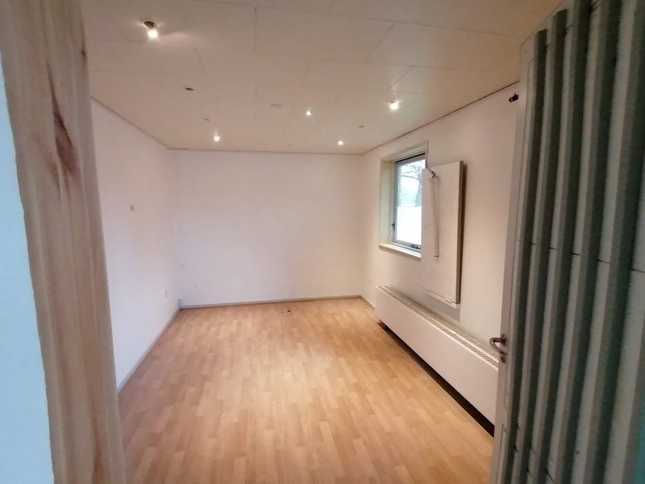 1 værelse  og 1 køkken til 1 person       One person only !