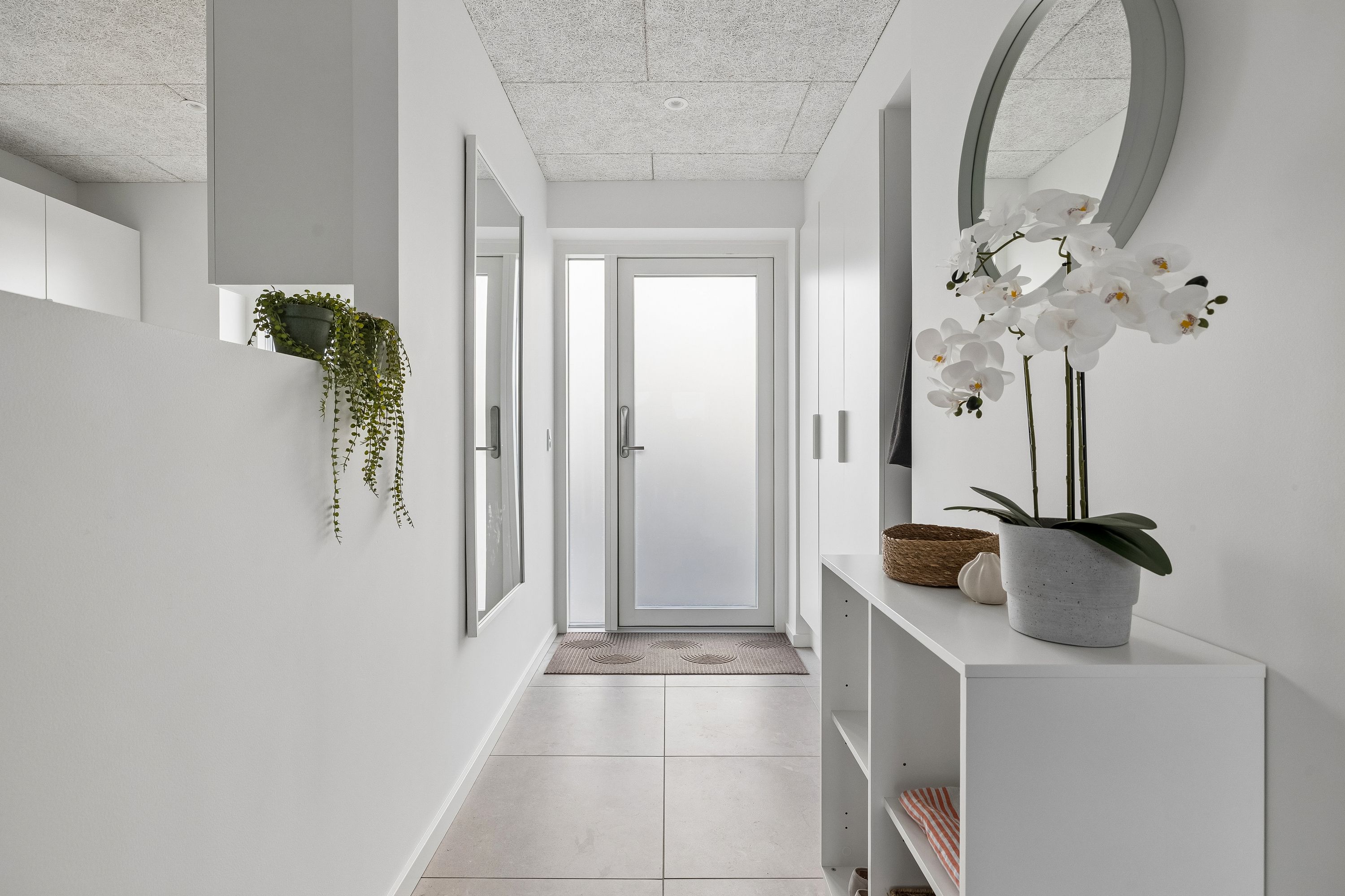 Nyt familievenligt rækkehus i Snejbjerg med privat have/terrasse og mulighed for egen ladestander.