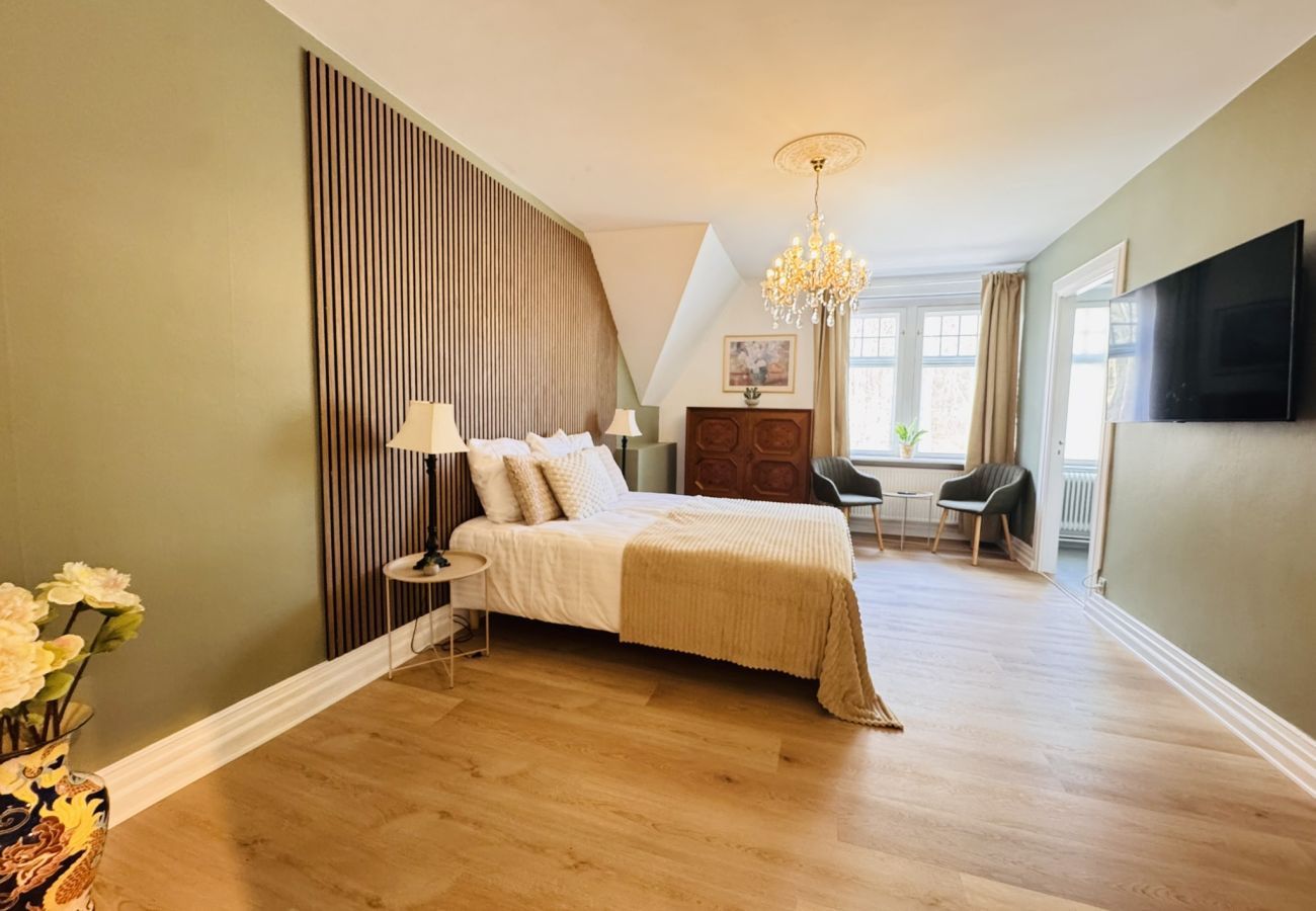 CASA CORNER - 363 m² villa – ideelt til bofæller, kort opsigelse