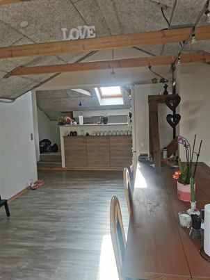 Stor og lækker lofts lejlighed.  4Km fra motorvej, 5KM fra Lunderskov station