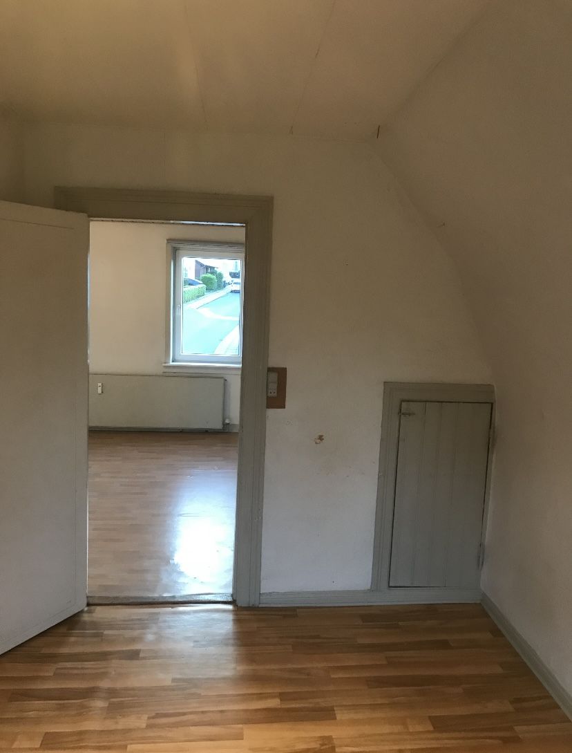 Lyst værelse med eget toilet 