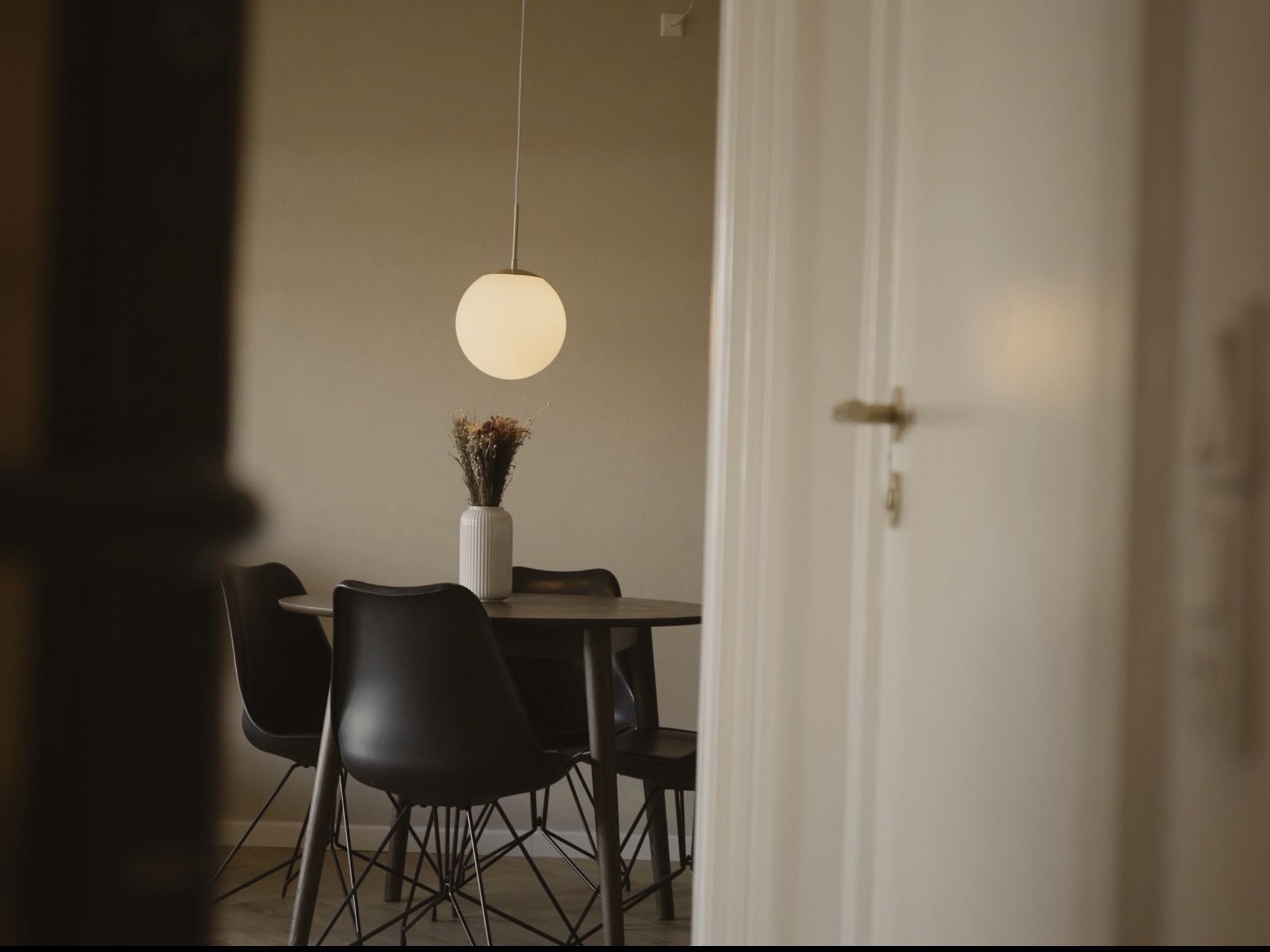 Fin lejlighed med lukket have, terrasse og parkeringsplads i Egå