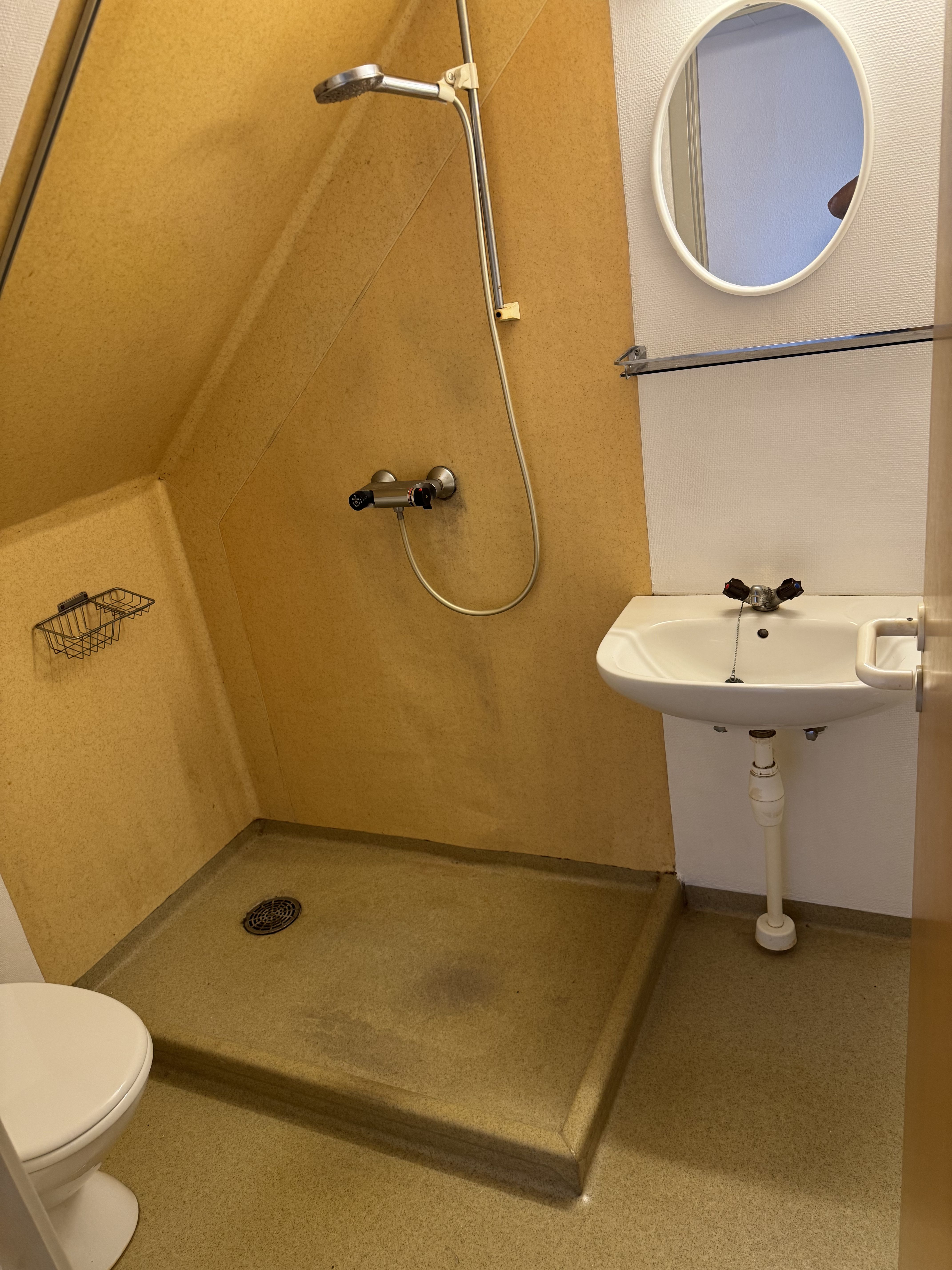 Billig og lys lejlighed central i Vrå