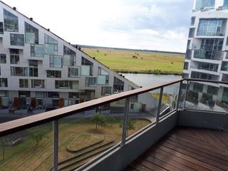 Lys lejlighed i prisvindende 8-tallet med altan og udsigt over Amager Fælled