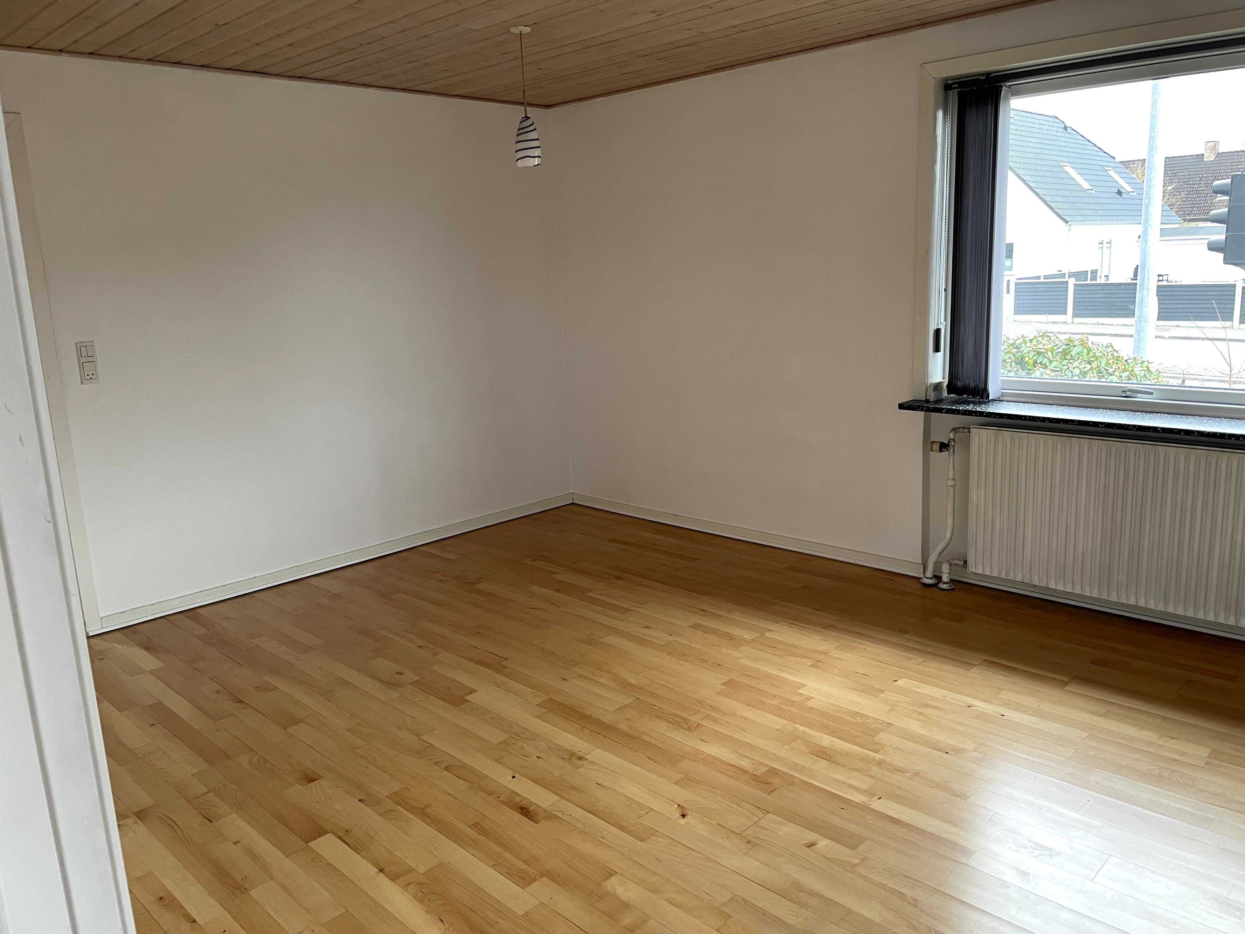Velplaceret, fin villa med stor have 