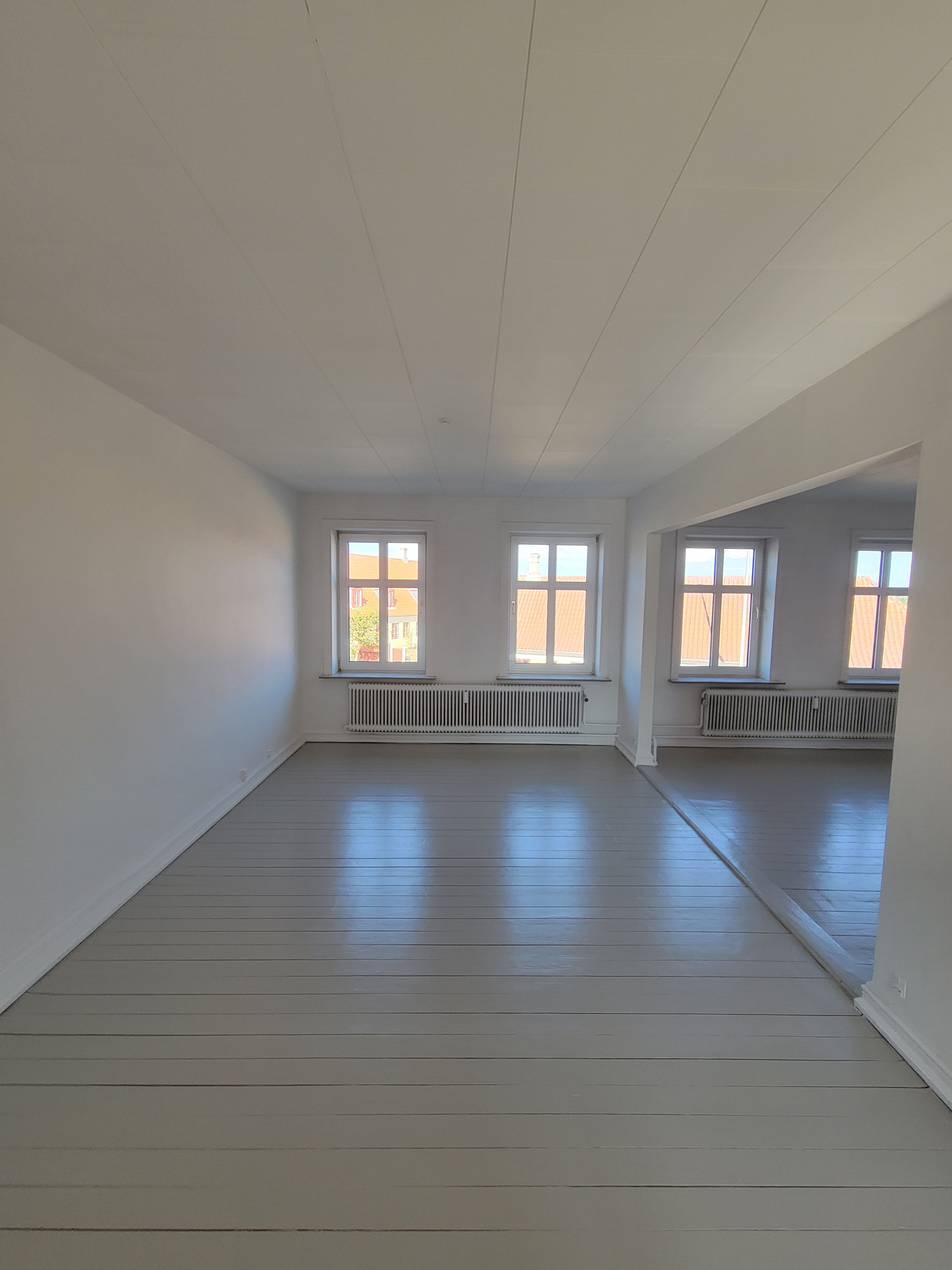 4-VÆRELSES LEJLIGHED PÅ 130 M² MED TERRASSE – MIDT I FREDERIKSHAVN