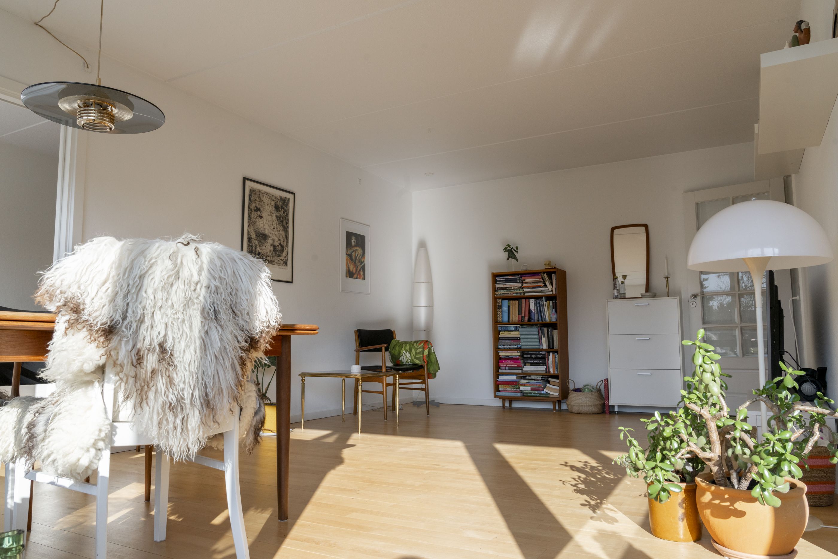 Dejlig lys 2-værelses lejlighed i Hillerød med stor sydvestvendt altan
