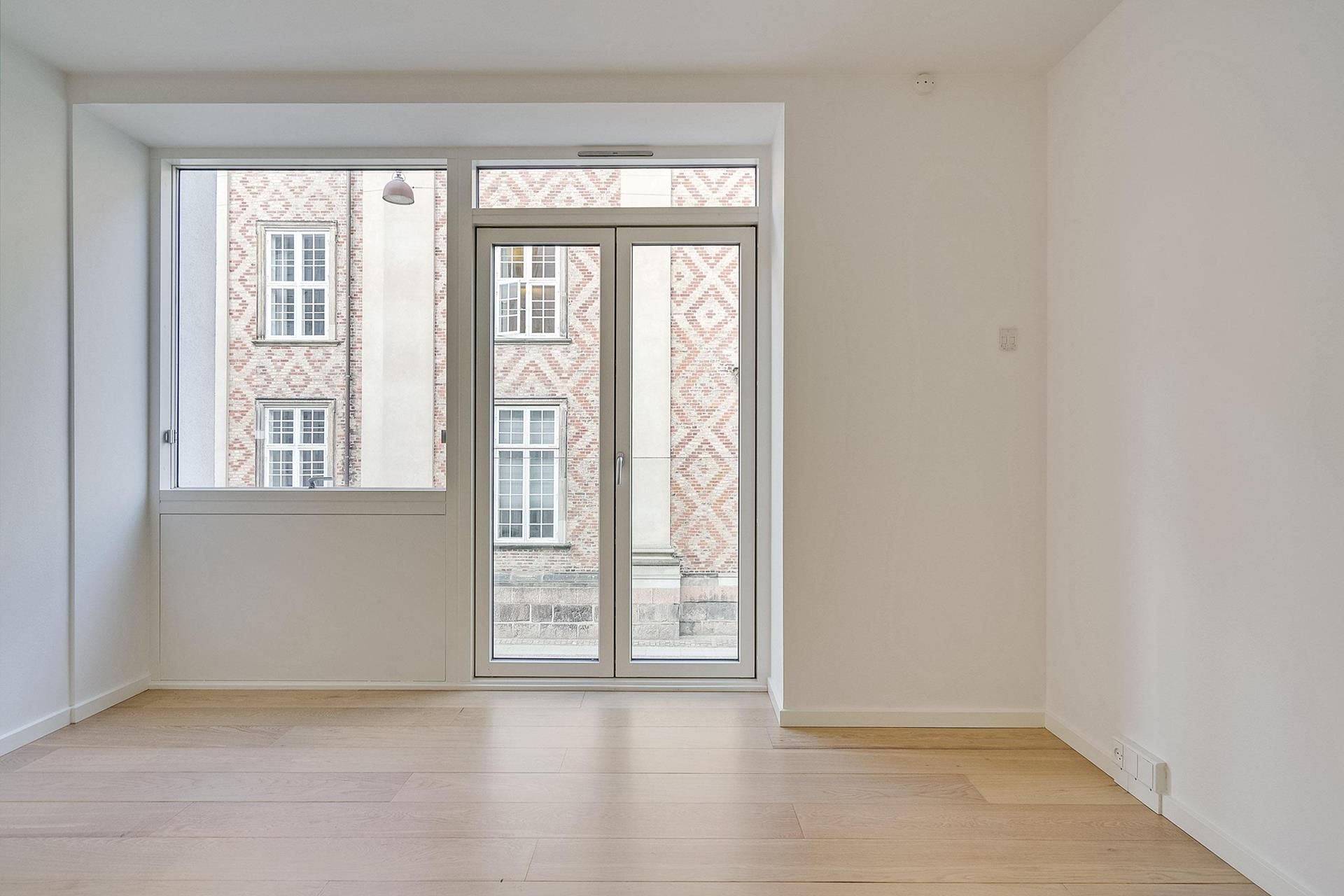 Bright 2-Bedroom Apartment with Large Sunny Balcony in Frederiksstaden