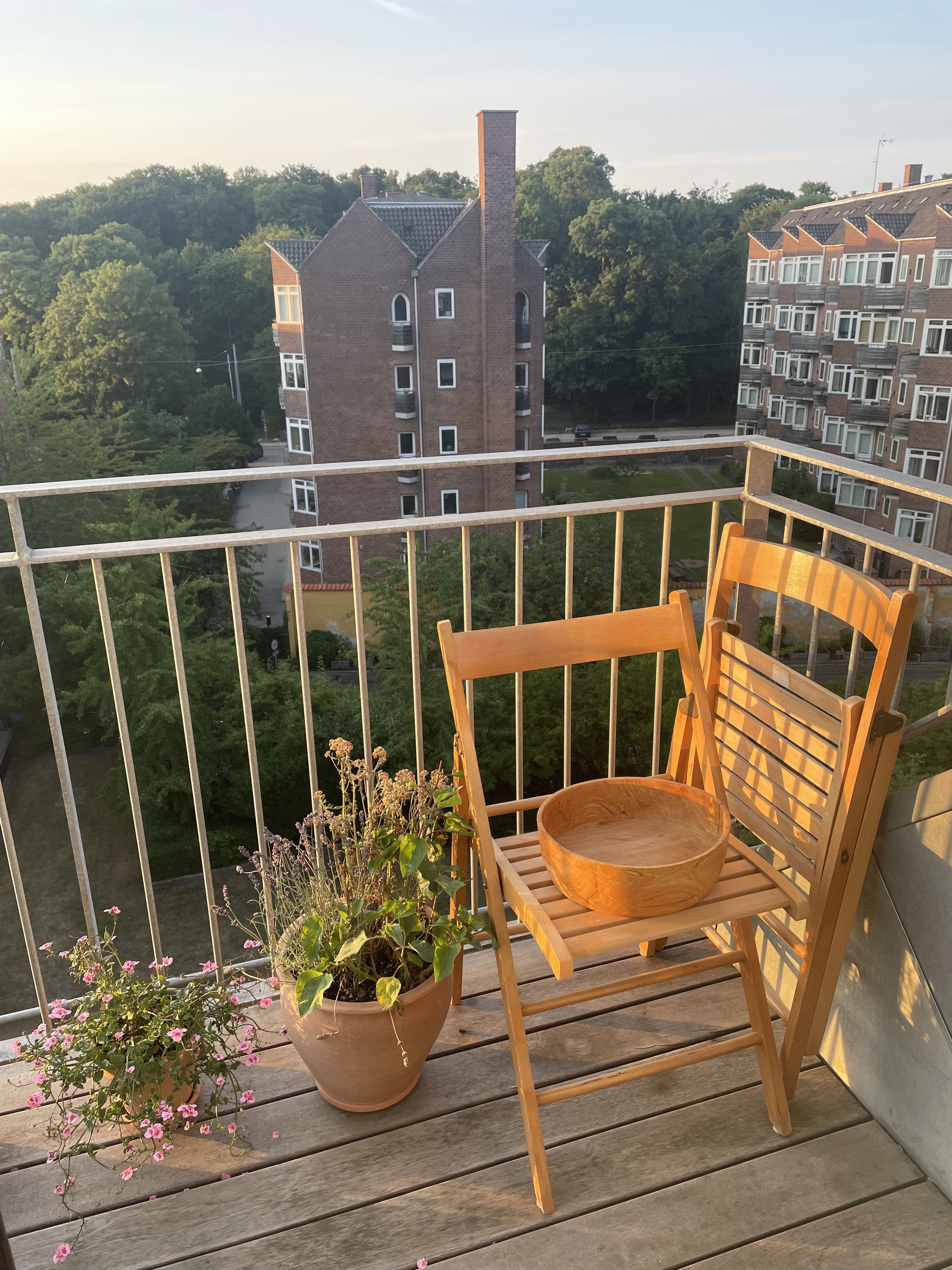 Rummelig penthouse med altan og hems