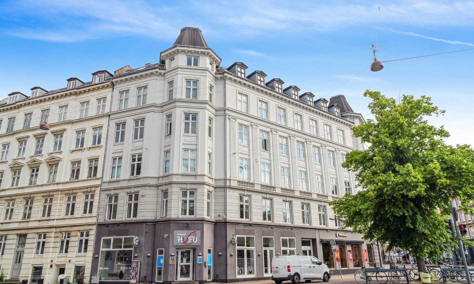 Lys 6 - værelses lejlighed centralt i København