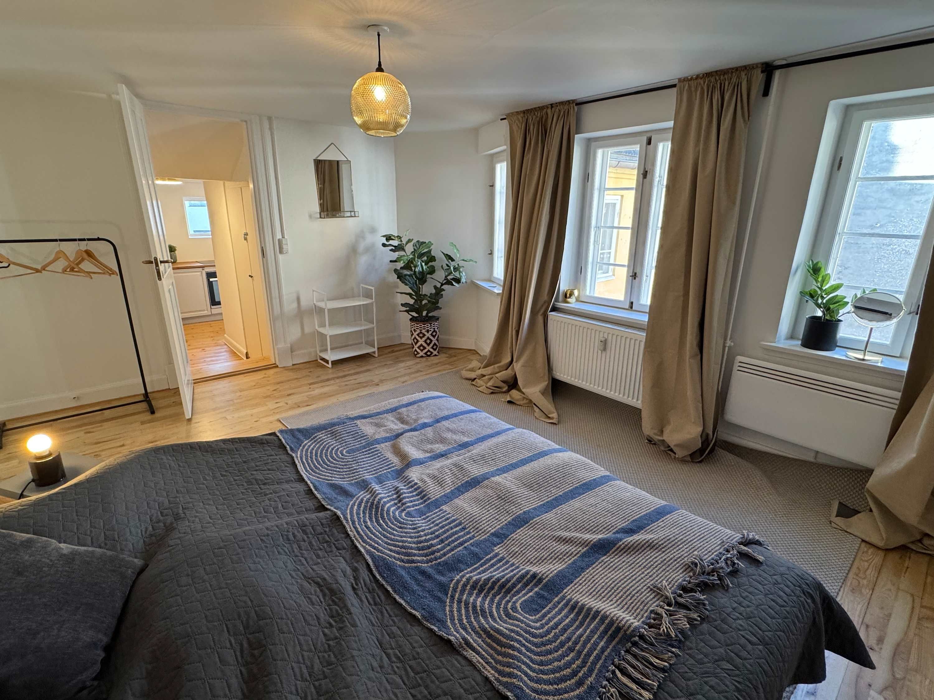 Spacious 139 m² two-storey apartment with 3 double bedrooms in central Copenhagen, steps from Strøget – all utilities included