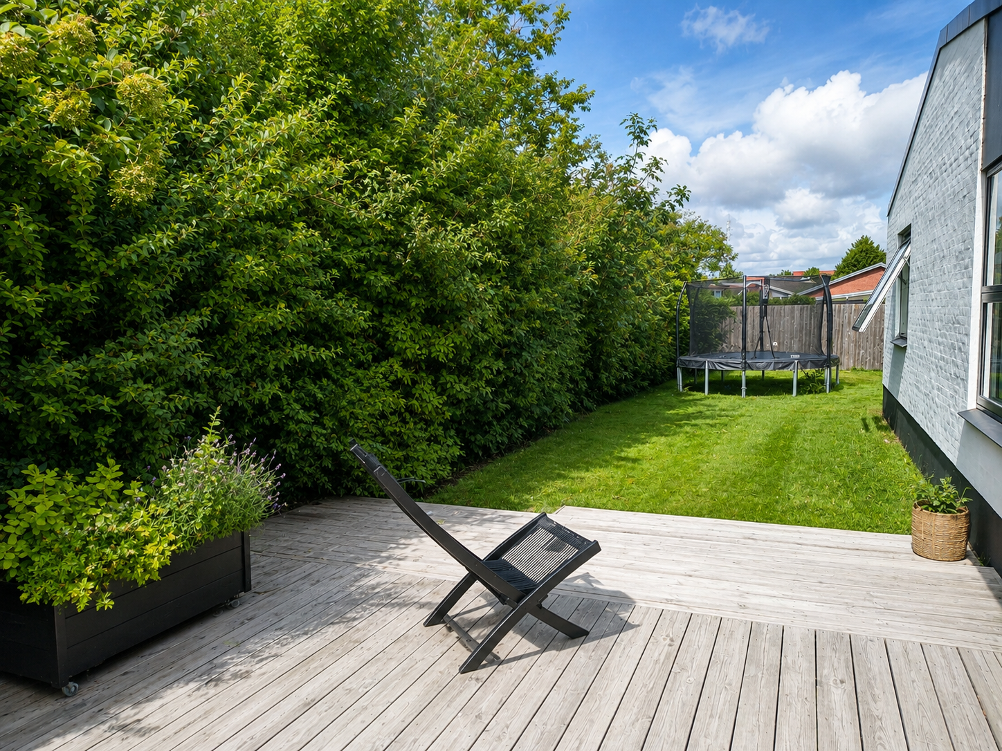 Spacious furnished family home with four bedrooms and large private garden