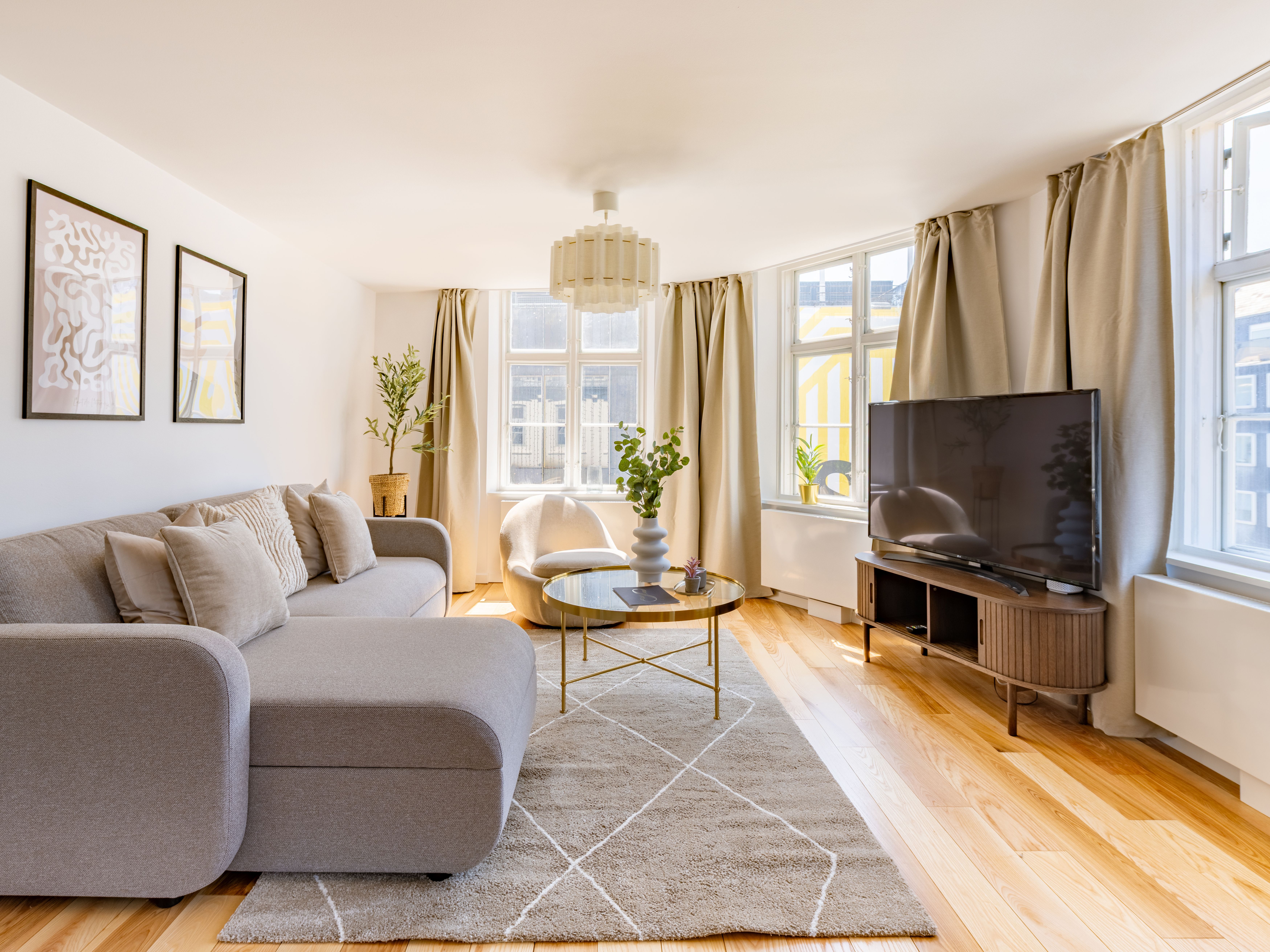 Flot og rummelig møbleret lejlighed på 91 m² til 3–24 måneders leje