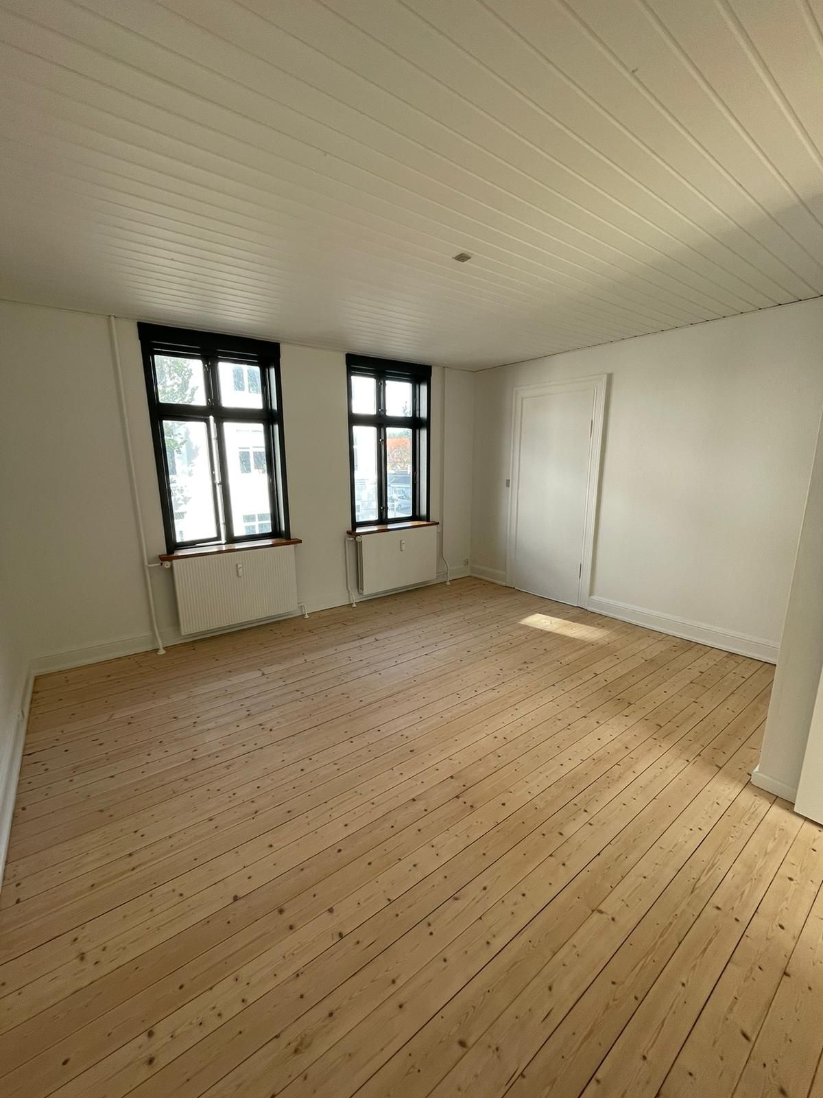 Ny renoveret lækker 2 værelses lejlighed